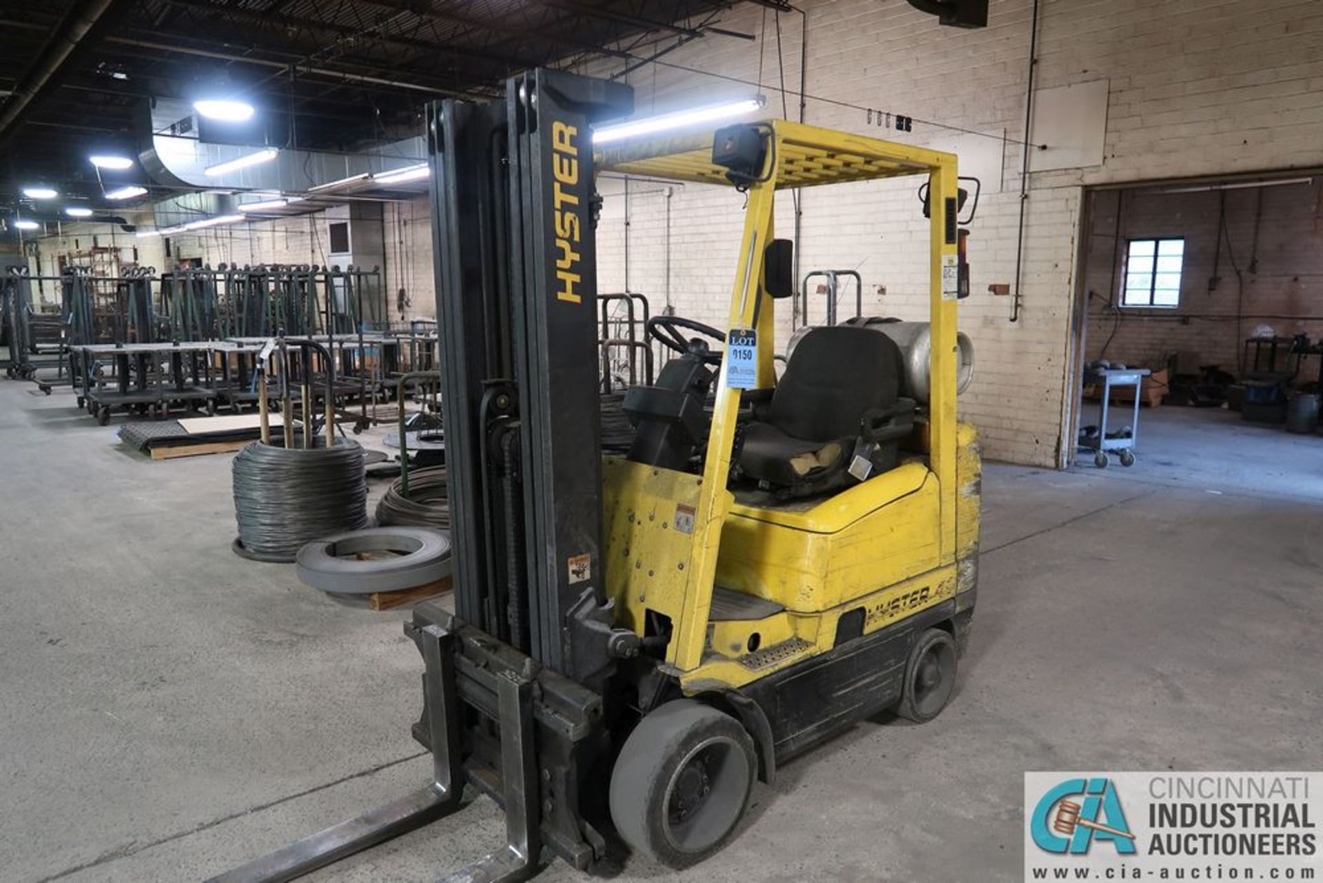 4,000 LB. CAPACITY HYSTER 540XMS LP GAS SOLID TIRE THREE-STAGE MAST LIFT TRUCK; S/N C010H05668W,
