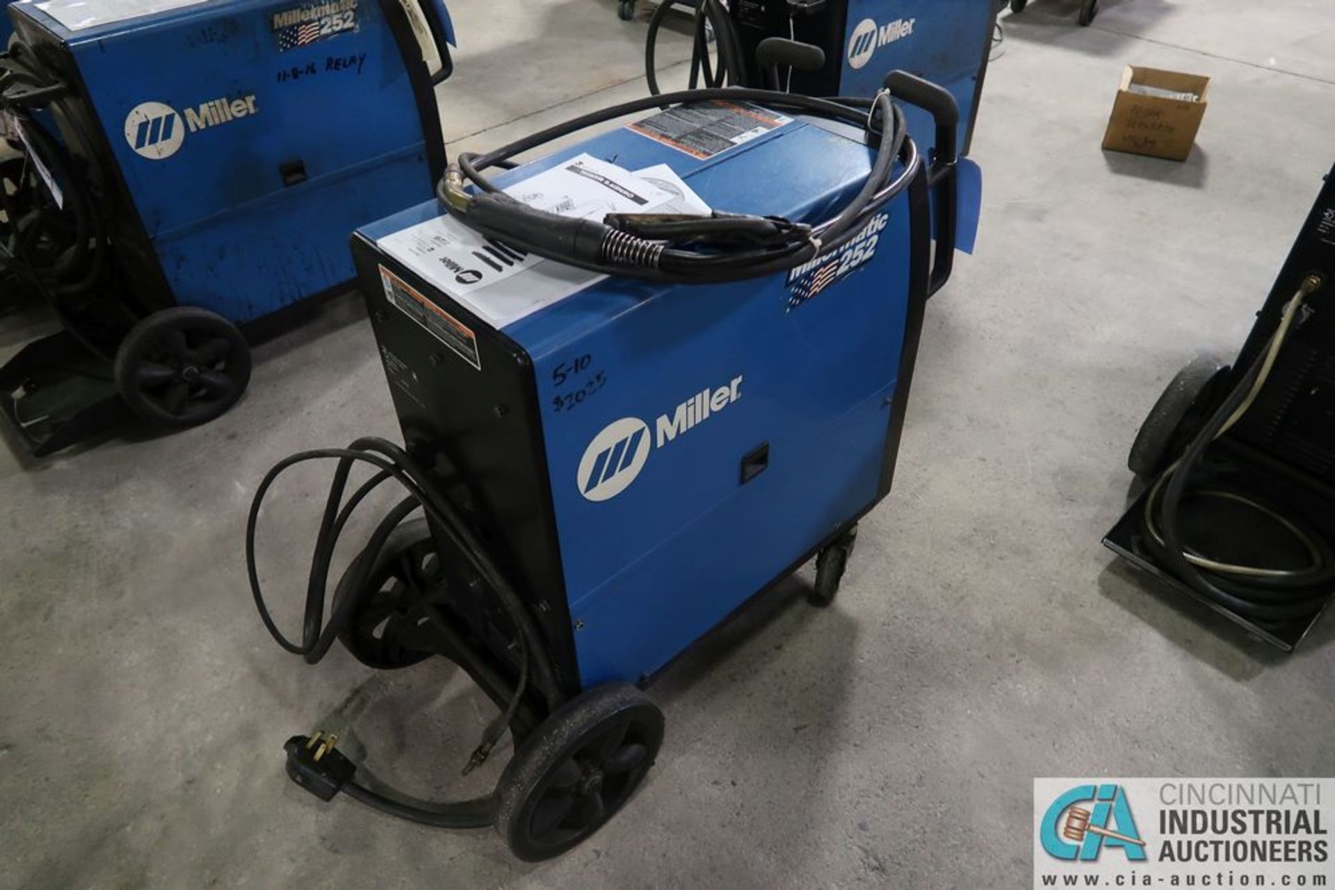 250 AMP MILLER MODEL MILLERMATIC 252 MIG WELDING POWER SOURCE; S/N MA190308N, WITH BUILT-IN WIRE - Image 2 of 7