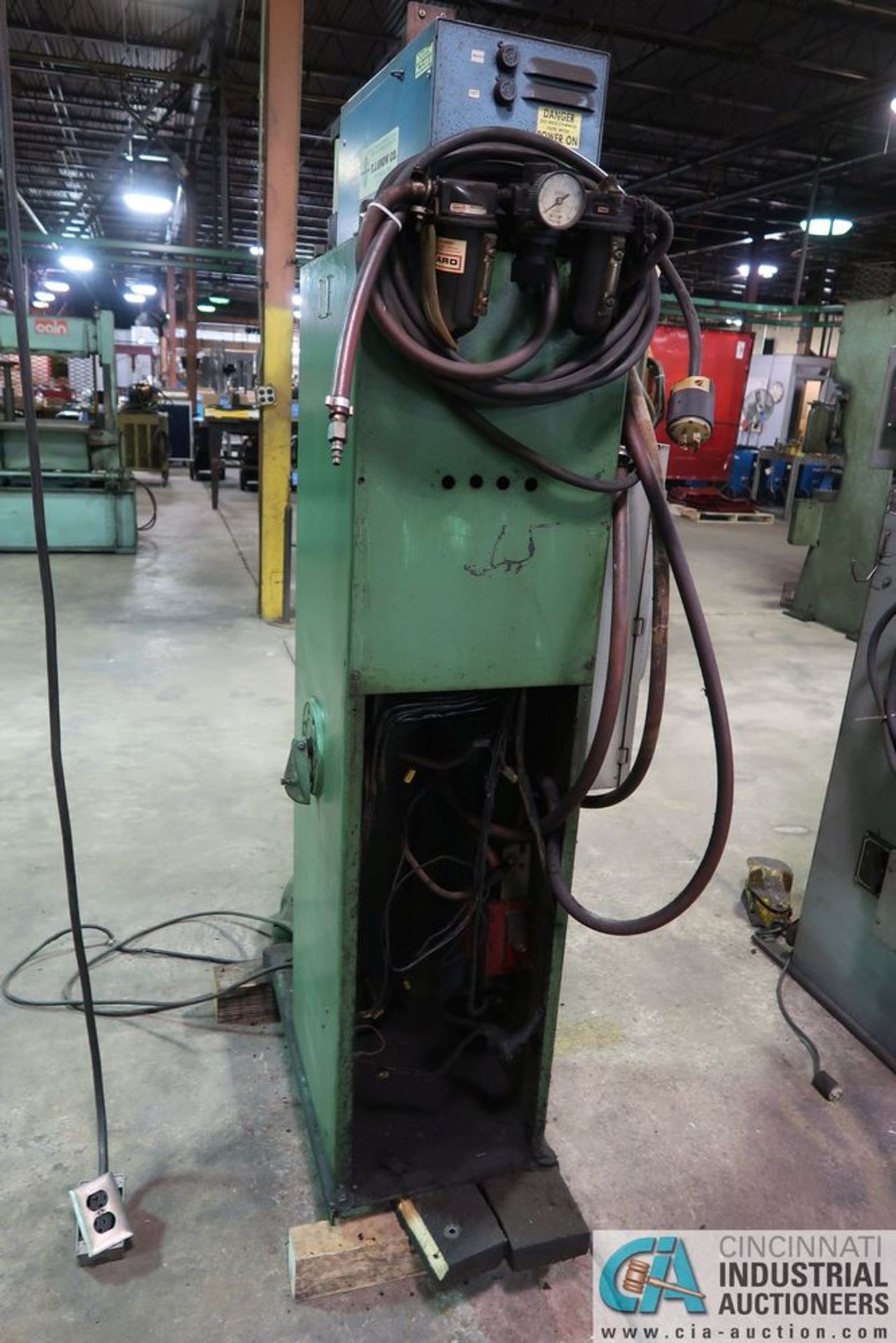 40 KVA ALPHIL MODLE AL 18 AIR OPERATED SPOT WELDER; S/N 3998, WITH TJ SNOW CONTROLS, 18" THROAT, 220 - Image 4 of 8