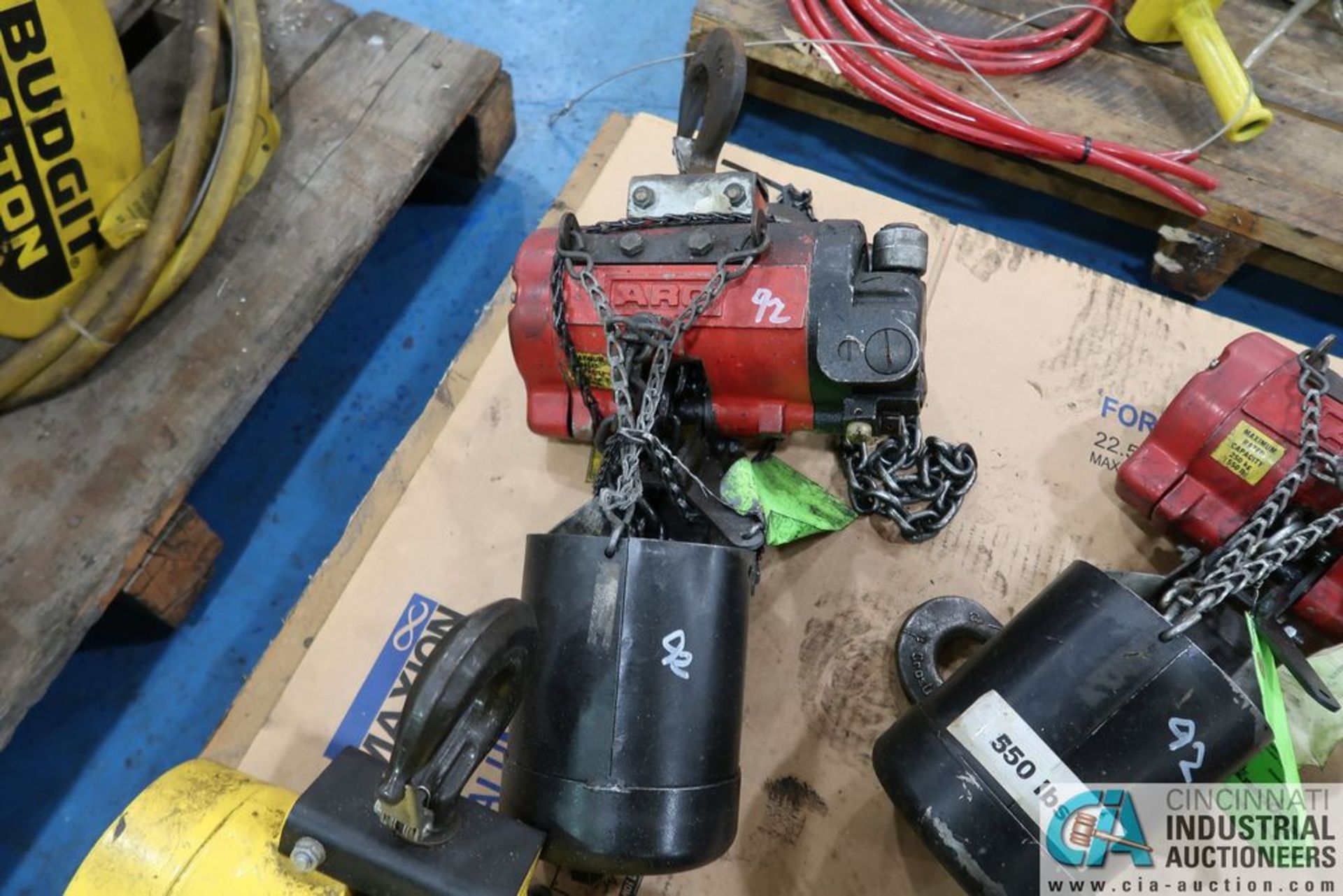 (LOT) (6) PNEUMATIC HOISTS ON SKID, 250 LB. ARO, 250 KG BUDGIT, 200 LB IR - Image 5 of 5