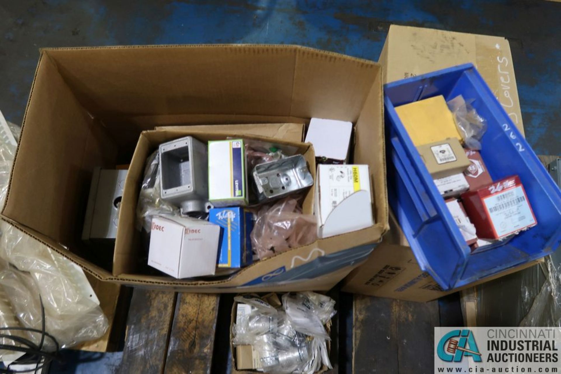 (LOT) (5) SKIDS ELECTRICAL BOXES, HARDWARE, PLUGS, SWITCHES, WIRE, HOSE, DRIVES - Image 2 of 16