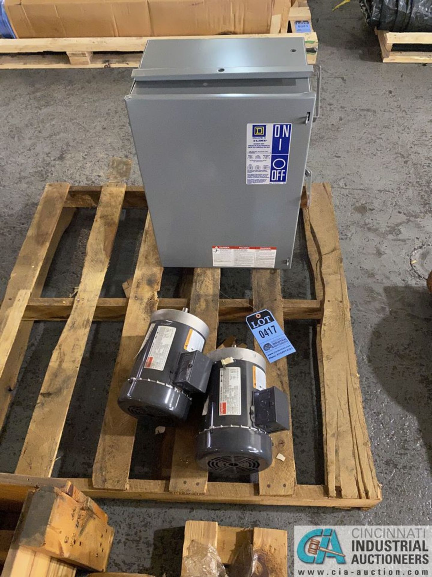 (LOT) ITEMS ON SKID; SQUARE D MODEL PQ36209G BUSSWAY PLUG (NEW) AND (2) 2 HP DAYTON MOTORS (NEW)