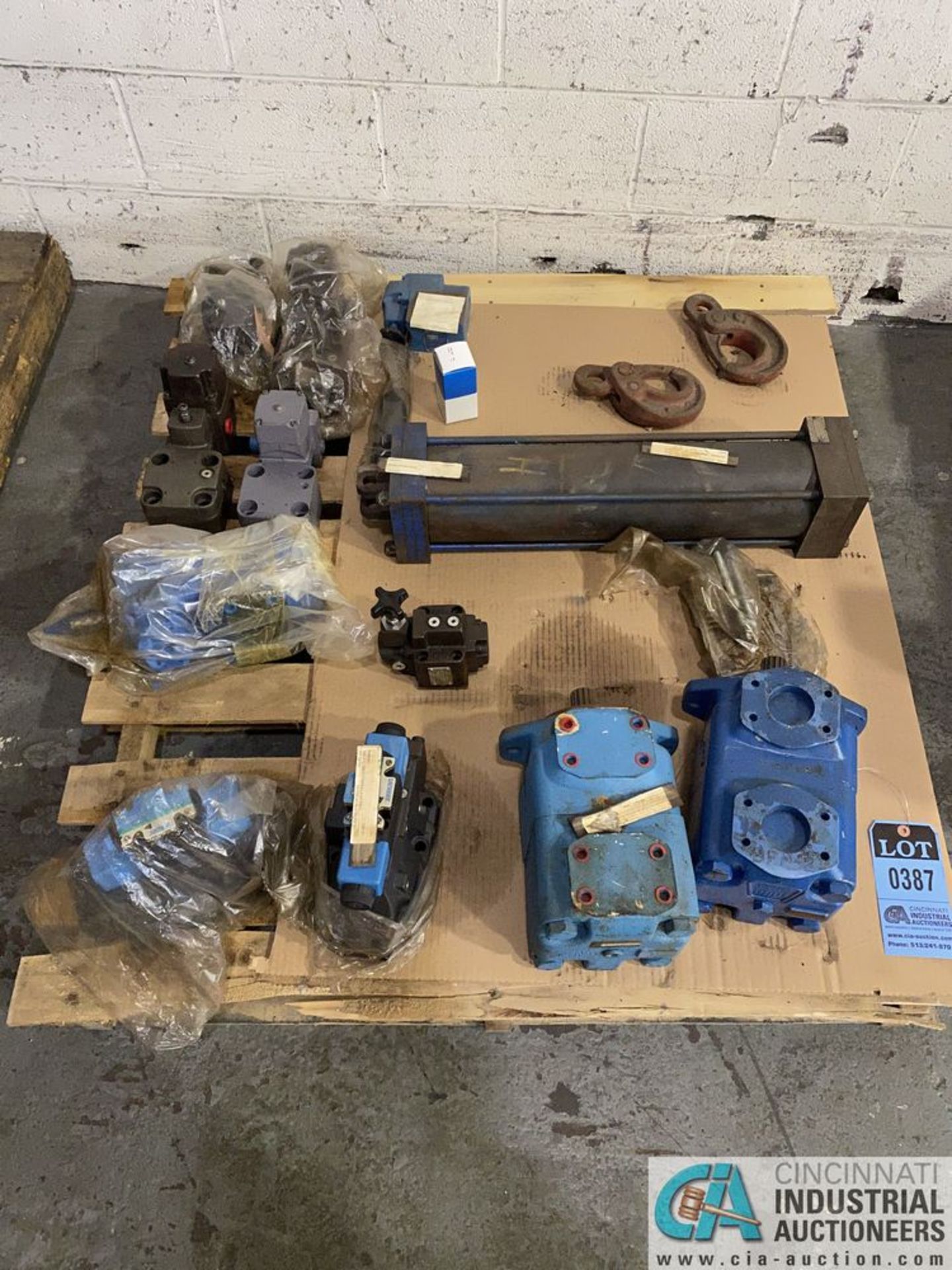 (LOT) SKID OF HYDRAULIC MOTORS AND CYLINDER