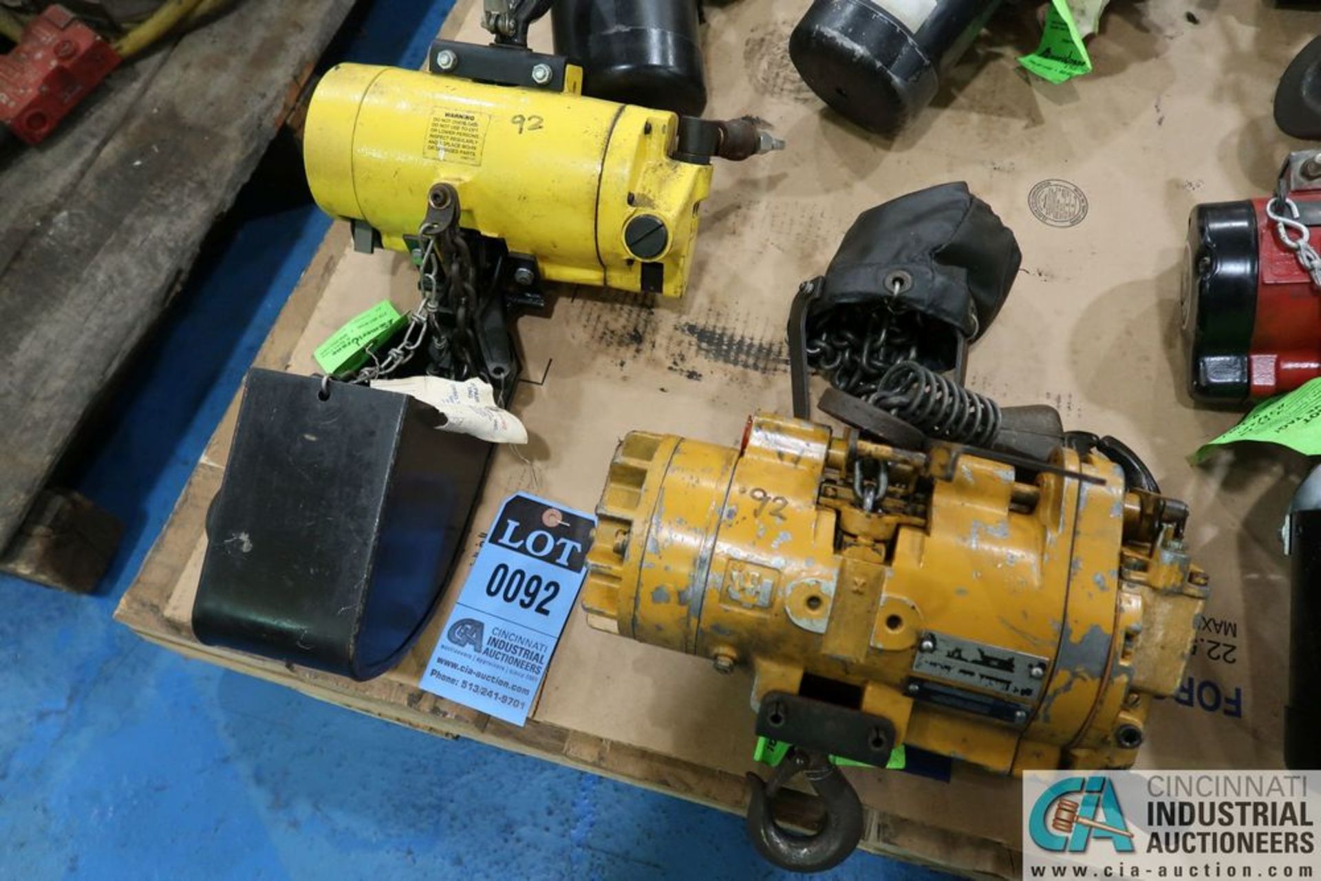 (LOT) (6) PNEUMATIC HOISTS ON SKID, 250 LB. ARO, 250 KG BUDGIT, 200 LB IR - Image 2 of 5