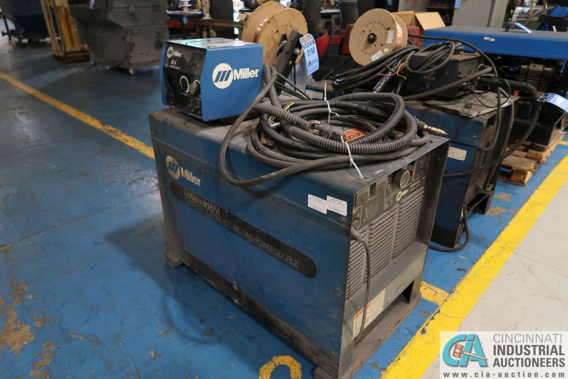 MILLER DELTAWELD 651 MIG WELDER WITH 22A WIRE FEED - Image 2 of 8