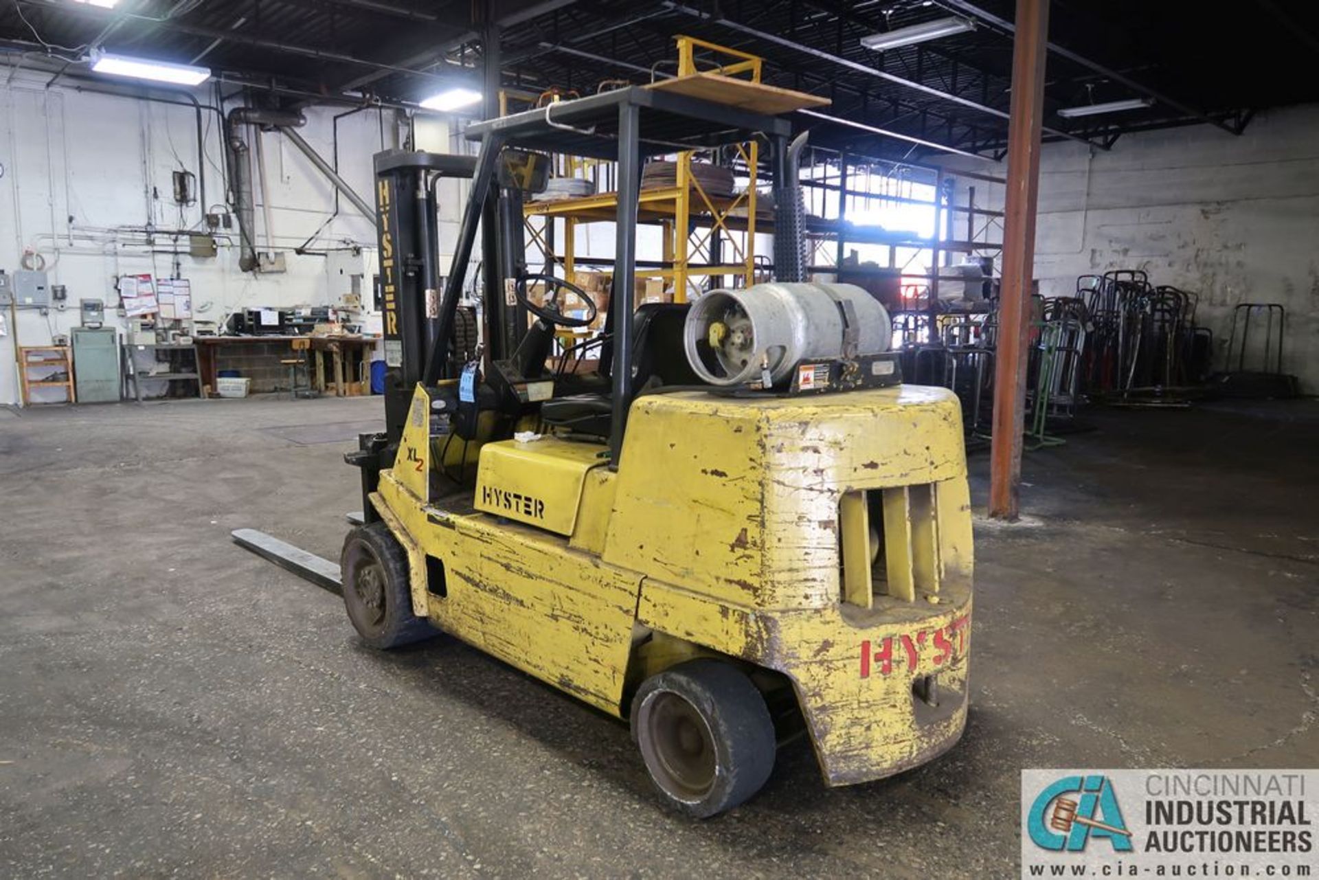 10,000 LB. HYSTER MODEL S100XL LP GAS FORKLIFT; S/N D004V08983S, 111" MAX. LIFT, 6,736 HOURS - Image 6 of 9