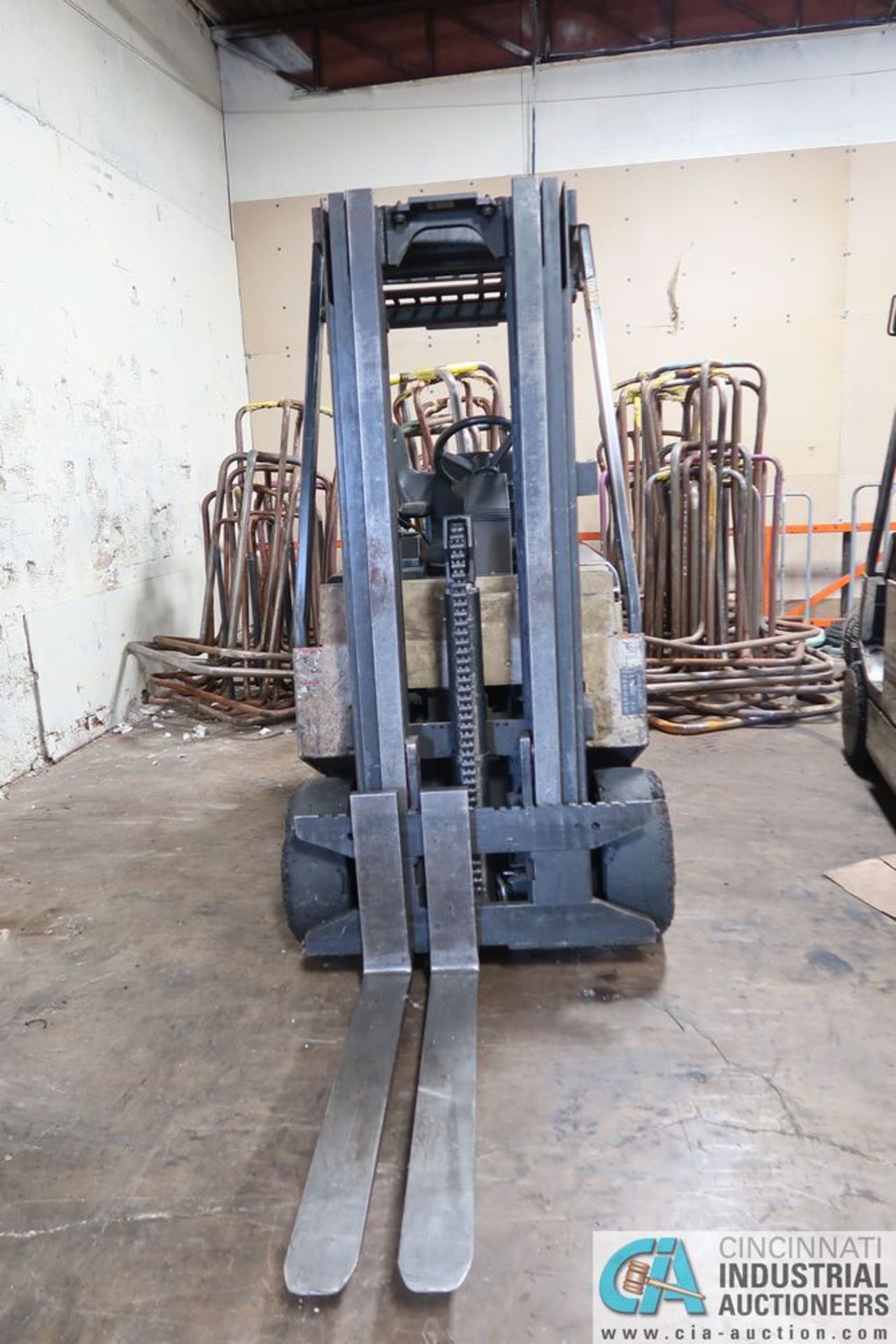 5,000 LB. CROWN MODEL 50FCTT-188 SIT-DOWN ELECTRIC FORKLIFT; S/N 9A107993 (OUT OF SERVICE) - Image 3 of 5