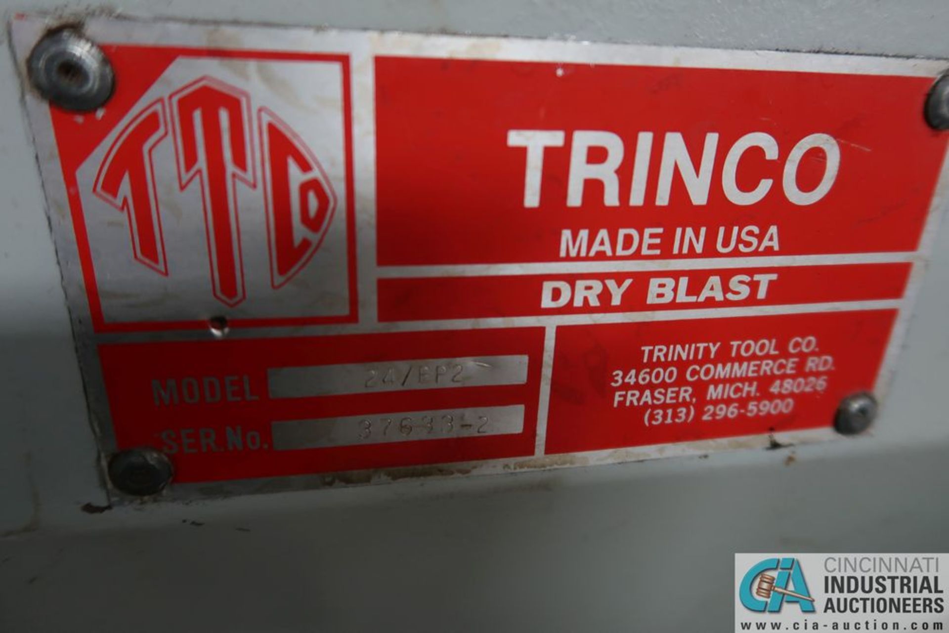 TRINCO MODEL 24/BP2 ABRASIVE DRY BLAST CABINET; S/N 37633-2, W/ TRINCO MODEL BP2 DUST COLLECTOR - Image 3 of 4