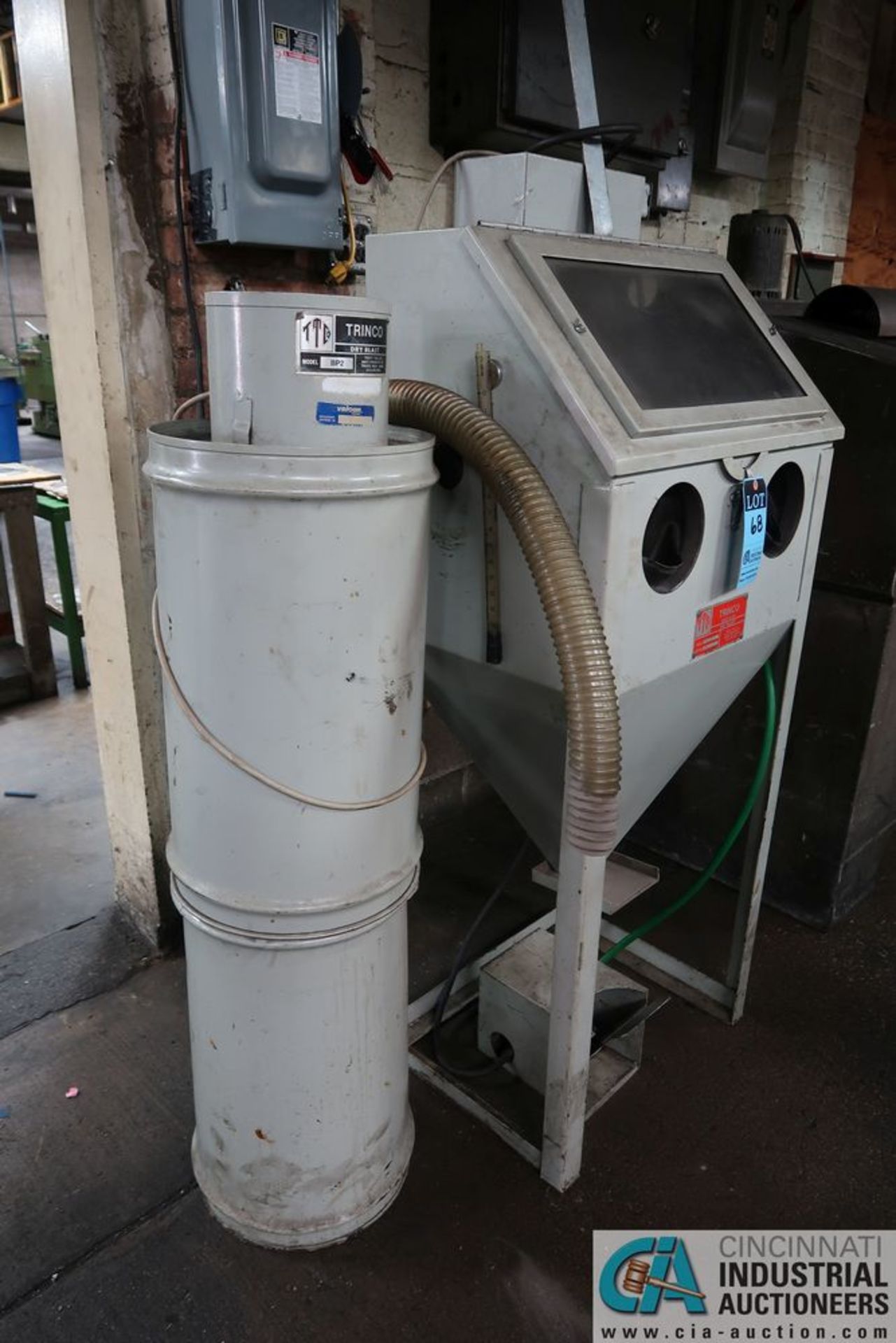 TRINCO MODEL 24/BP2 ABRASIVE DRY BLAST CABINET; S/N 37633-2, W/ TRINCO MODEL BP2 DUST COLLECTOR - Image 2 of 4