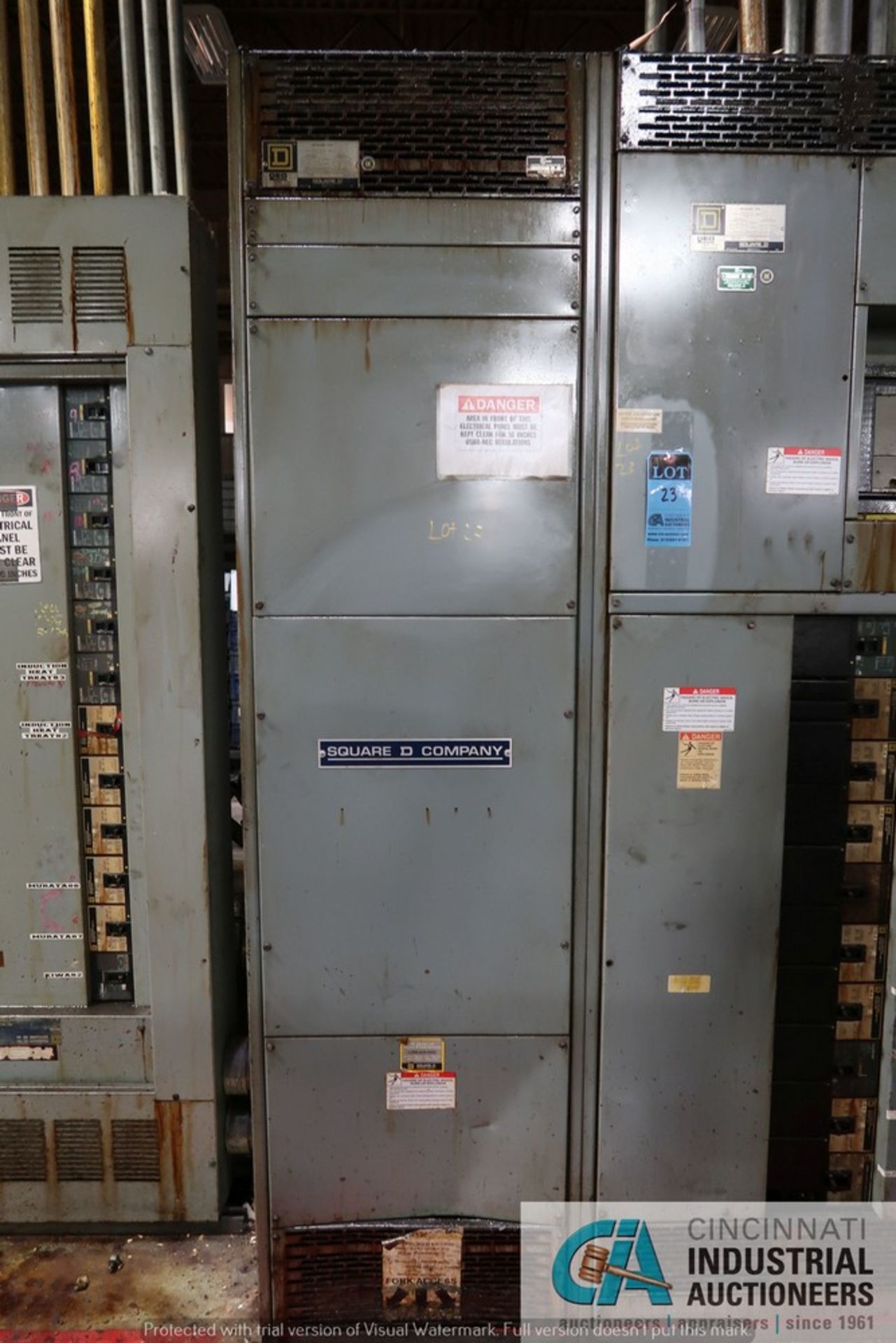 2,000 AMP SQUARE D CAT NO. 37767975-001 2-SECTION SWITCH GEAR PANEL - Image 6 of 7