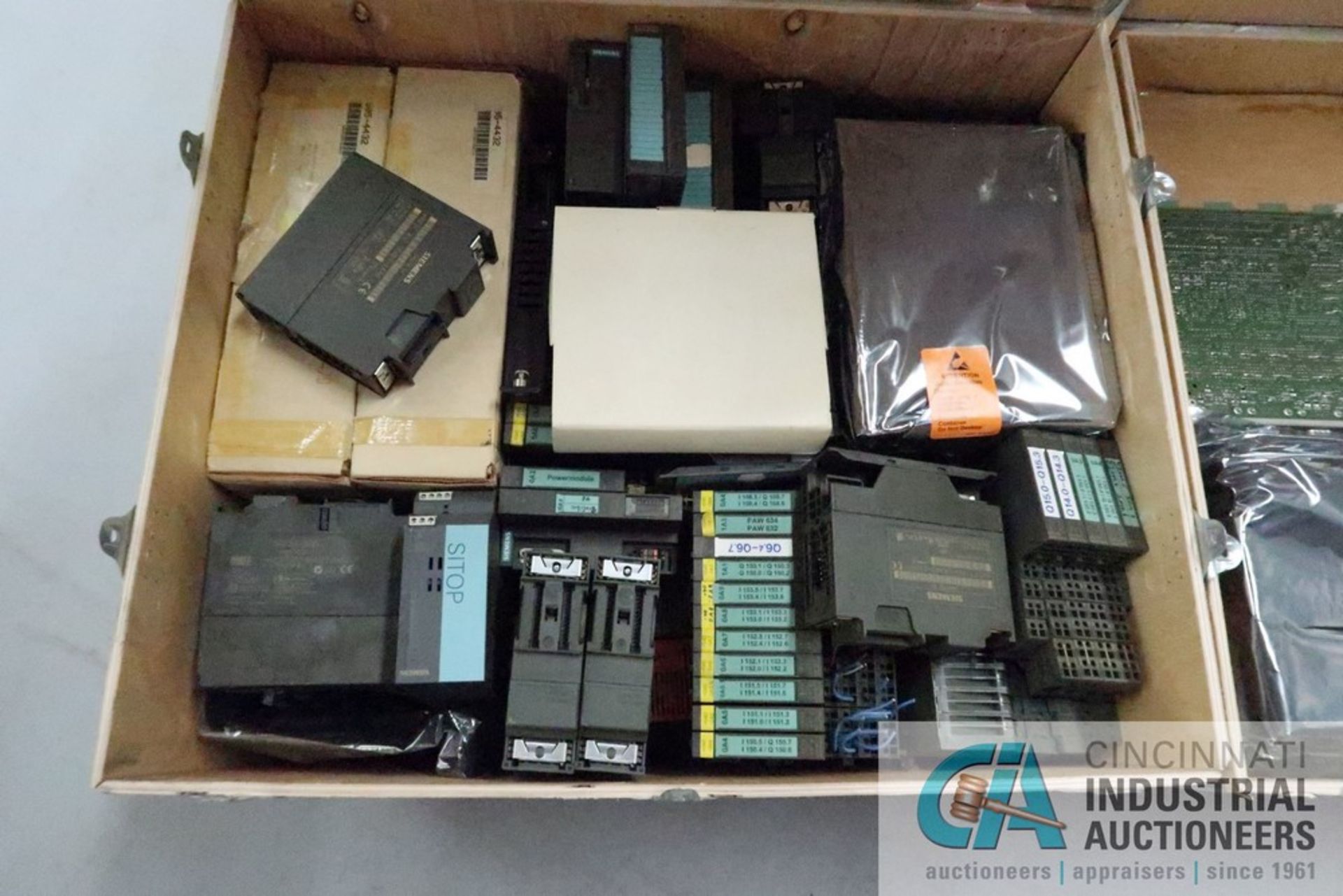 (LOT) (5) SKIDS MISC. TOUCH SCREENS, ELECTRONICS, MODULES, INVERTERS - Image 17 of 18