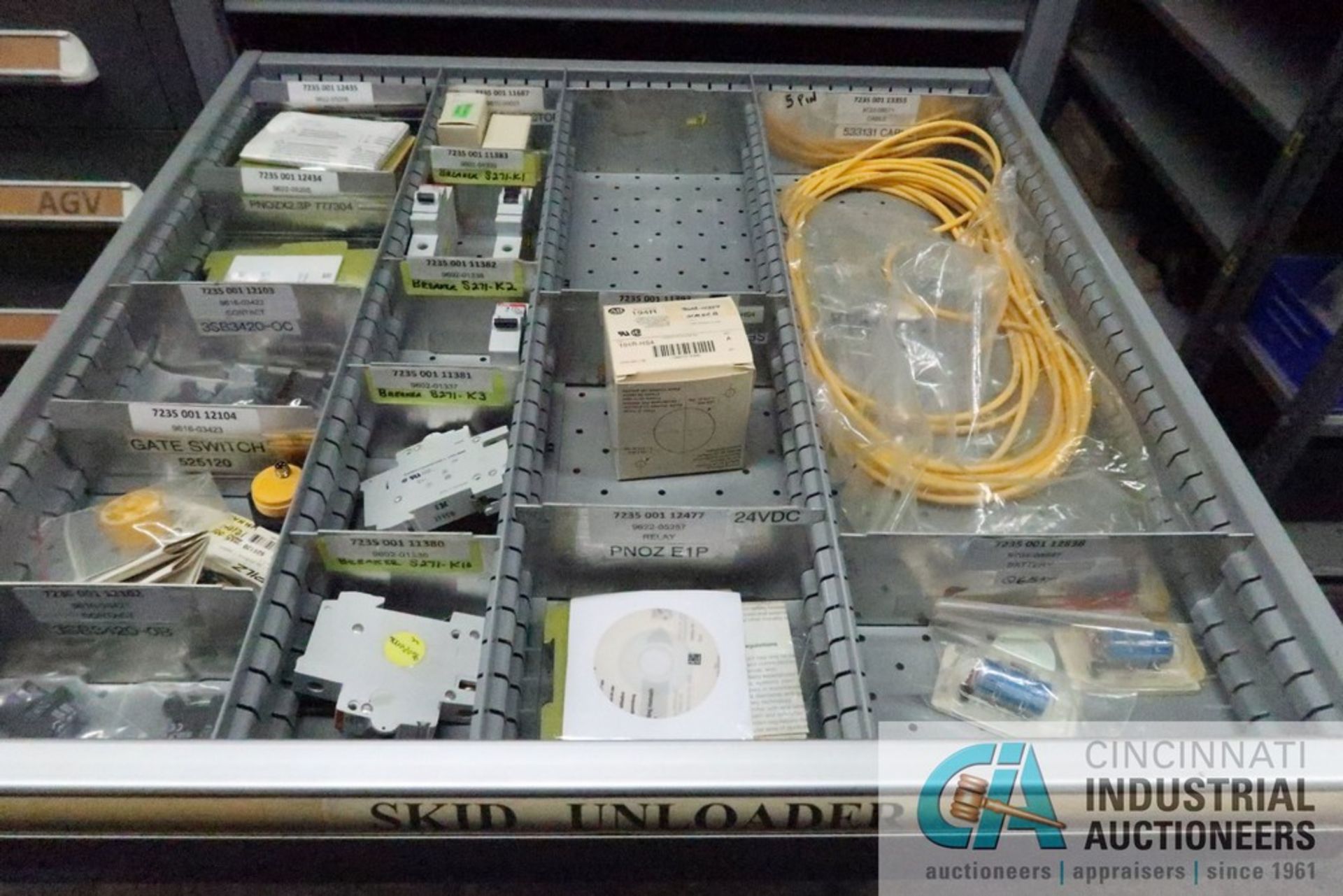 11-DRAWER LISTA CABINET WITH CONTENTS INCLUDING MISCELLANEOUS SKID UNLOADER PARTS (CABINET WM) - Image 4 of 11