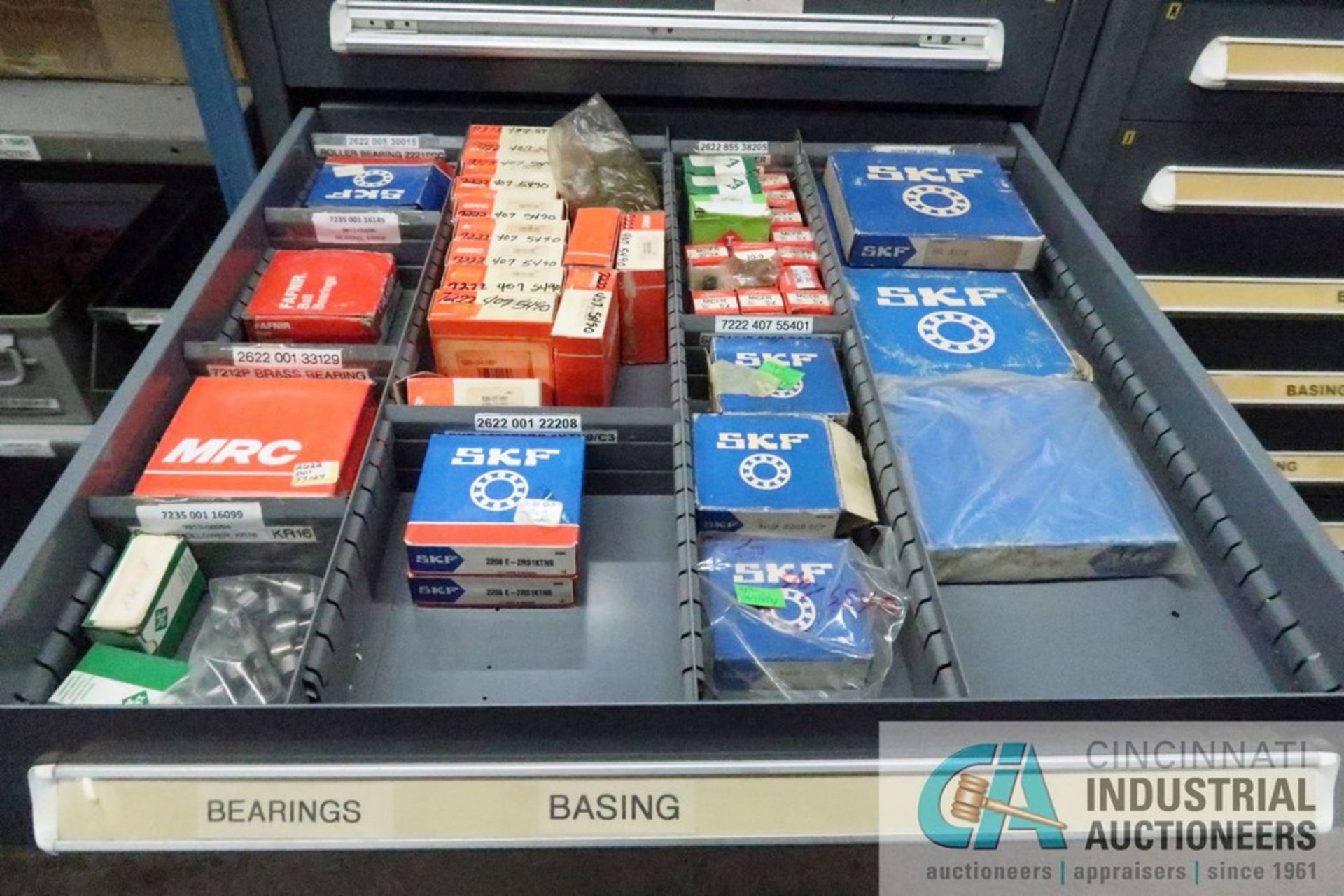 11-DRAWER VIDMAR CABINET WITH CONTENTS INCLUDING MISCELLANEOUS BASING BEARINGS, FITTINGS, - Image 3 of 11