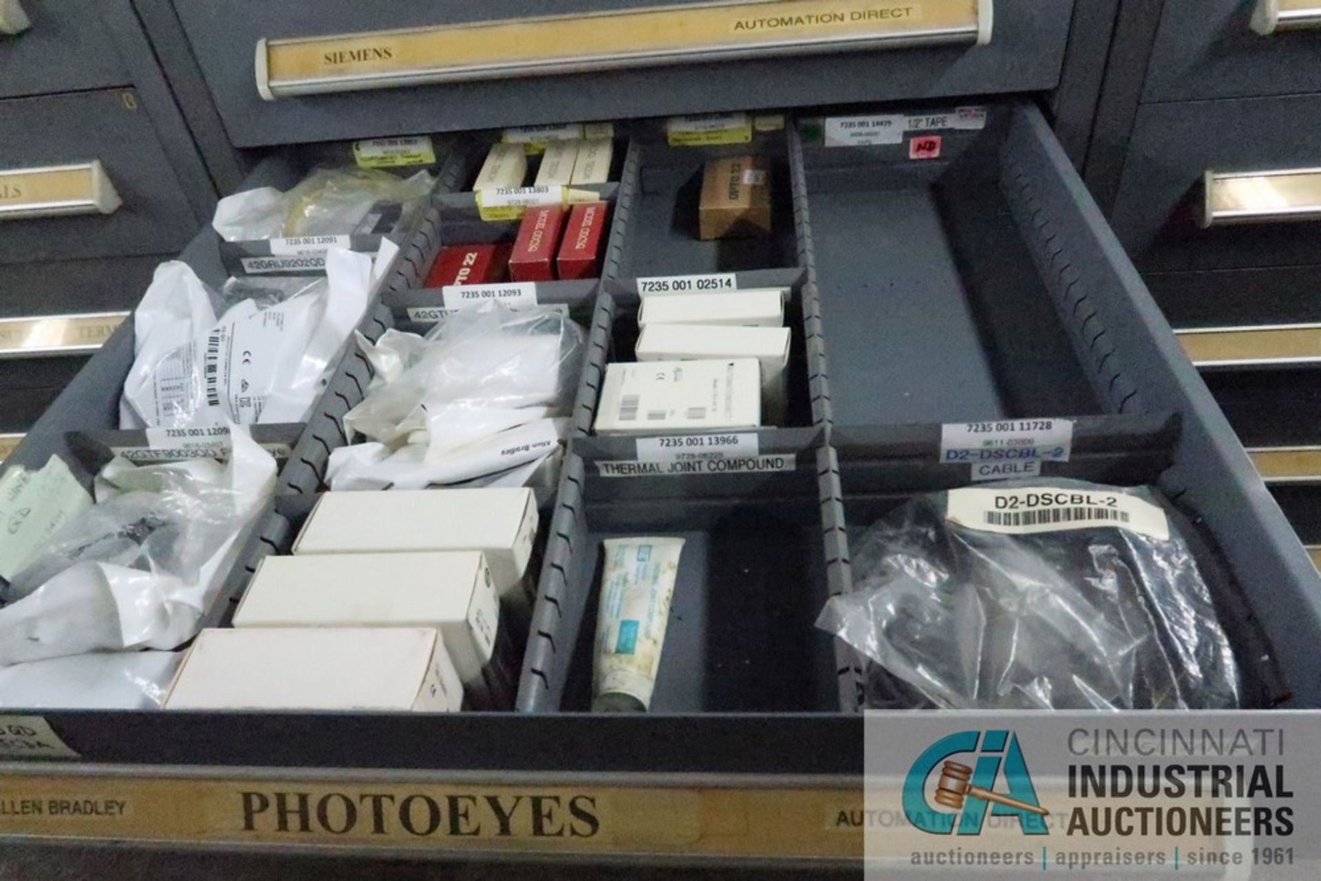 9-DRAWER LISTA CABINET WITH CONTENTS INCLUDING MISCELLANEOUS GAS VALVES, IGNITERS, SWITCHES, PHOTO - Image 4 of 10