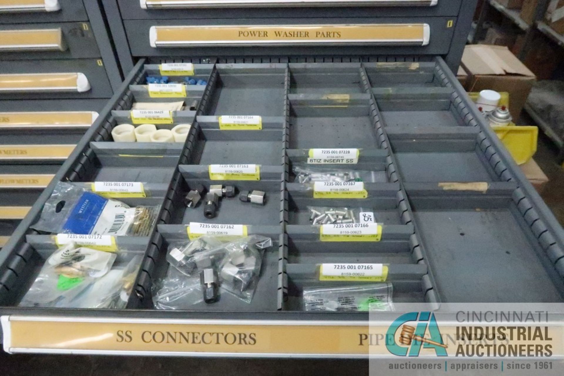 (LOT) 10-DRAWER VIDMAR CABINET WITH CONTENTS INCLUDING MISCELLANEOUS SPRAY PARTS, NOZZLES, - Image 4 of 8