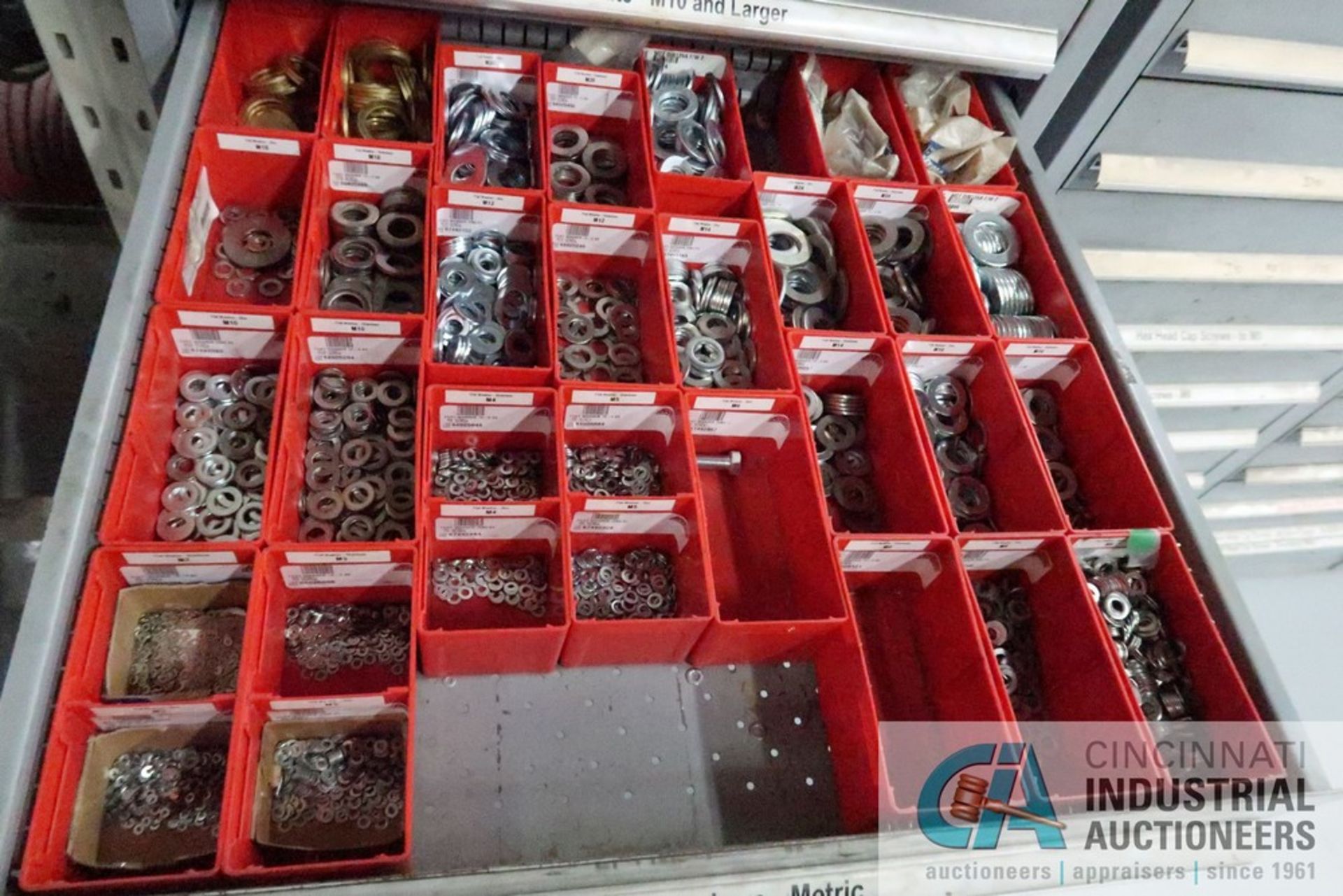 (LOT) 11-DRAWER LISTA CABINET WITH CONTENTS INCLUDING METRIC NUTS, WASHERS, MACHINE SCREWS, AND - Image 4 of 11