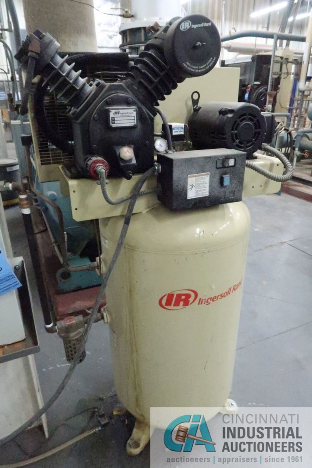 5-HP INGERSOLL RAND 2475 VERTICAL TANK AIR COMPRESSOR W/ DOMINICK AIR DRYER - Image 4 of 8
