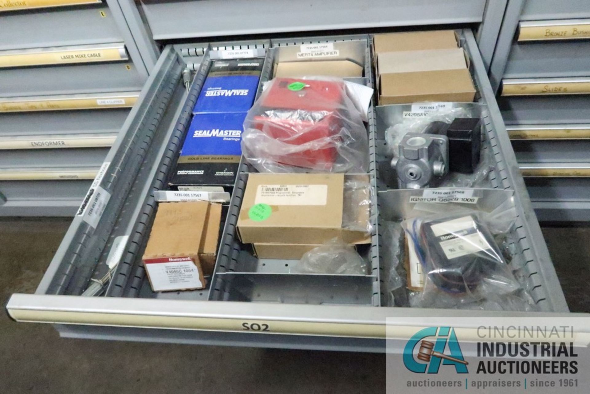 11-DRAWER LISTA CABINET WITH CONTENTS INCLUDING MISCELLANEOUS FURNACE BURNER PARTS, BELTS, BEARINGS, - Image 8 of 11