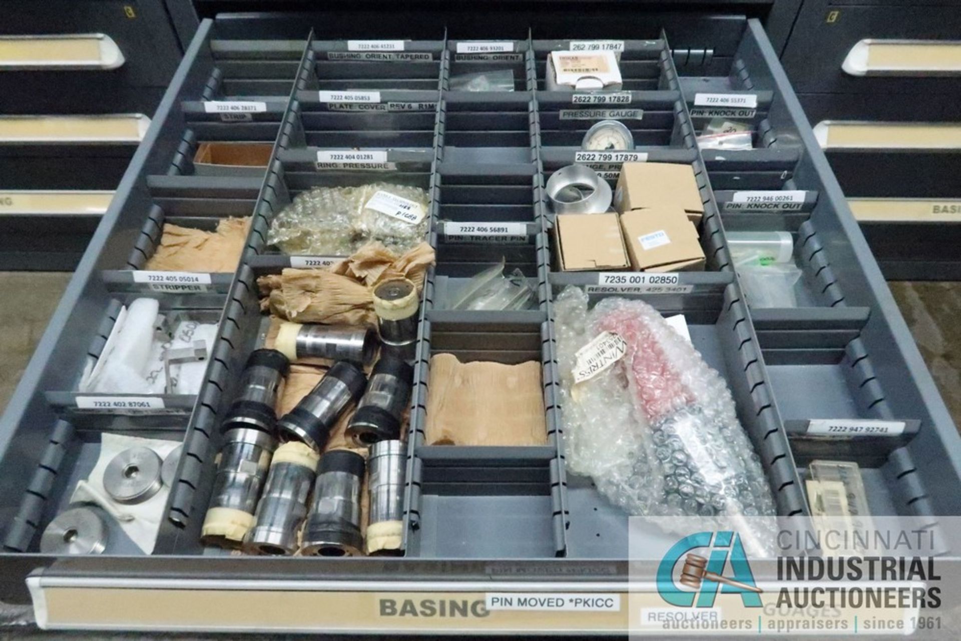 11-DRAWER VIDMAR CABINET WITH CONTENTS INCLUDING MISCELLANEOUS BASING ELECTRICAL, O-RINGS, - Image 9 of 11