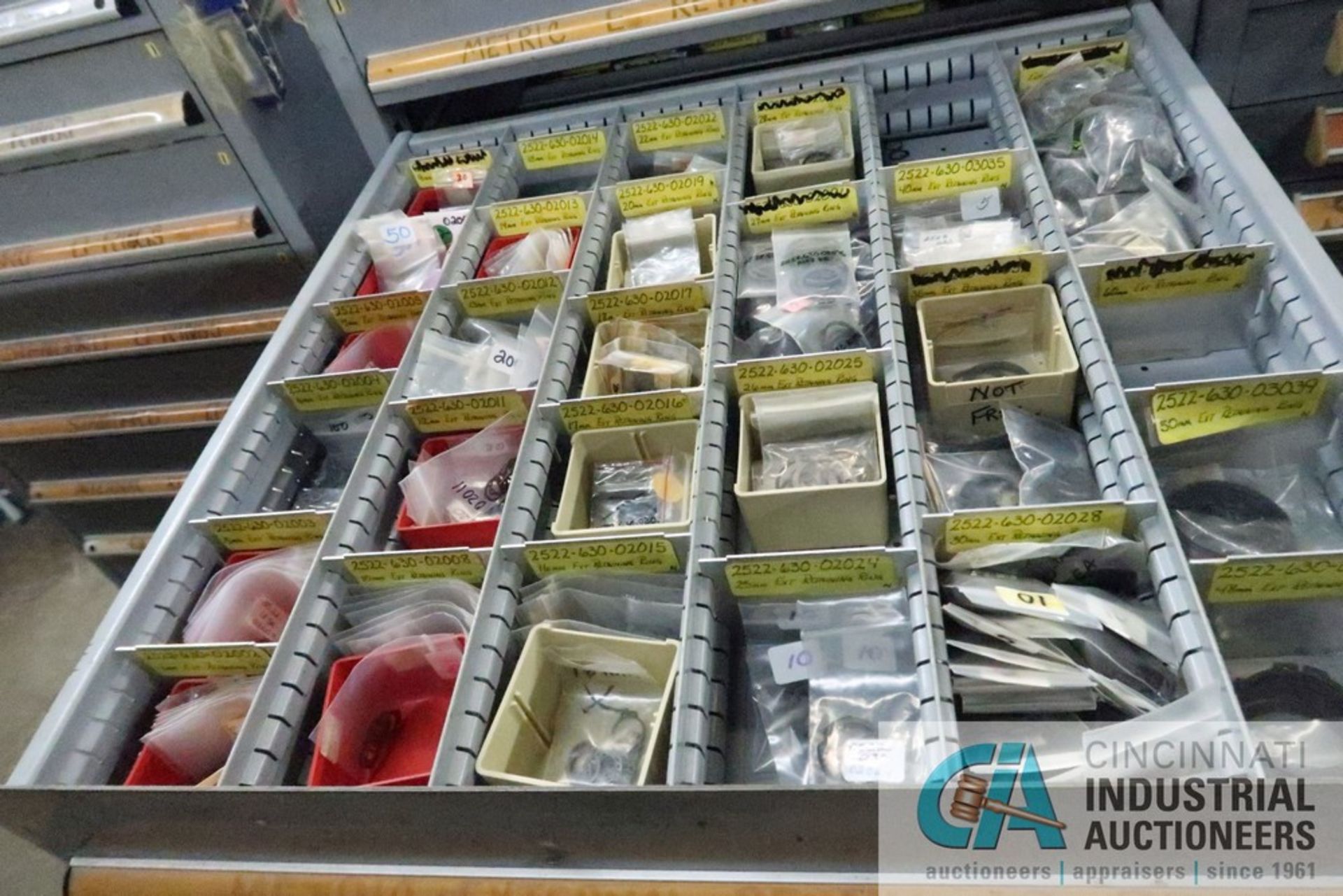 (LOT) 11-DRAWER LISTA CABINET WITH CONTENTS INCLUDING MISCELLANEOUS METRIC O-RINGS AND RETAINING - Image 4 of 11