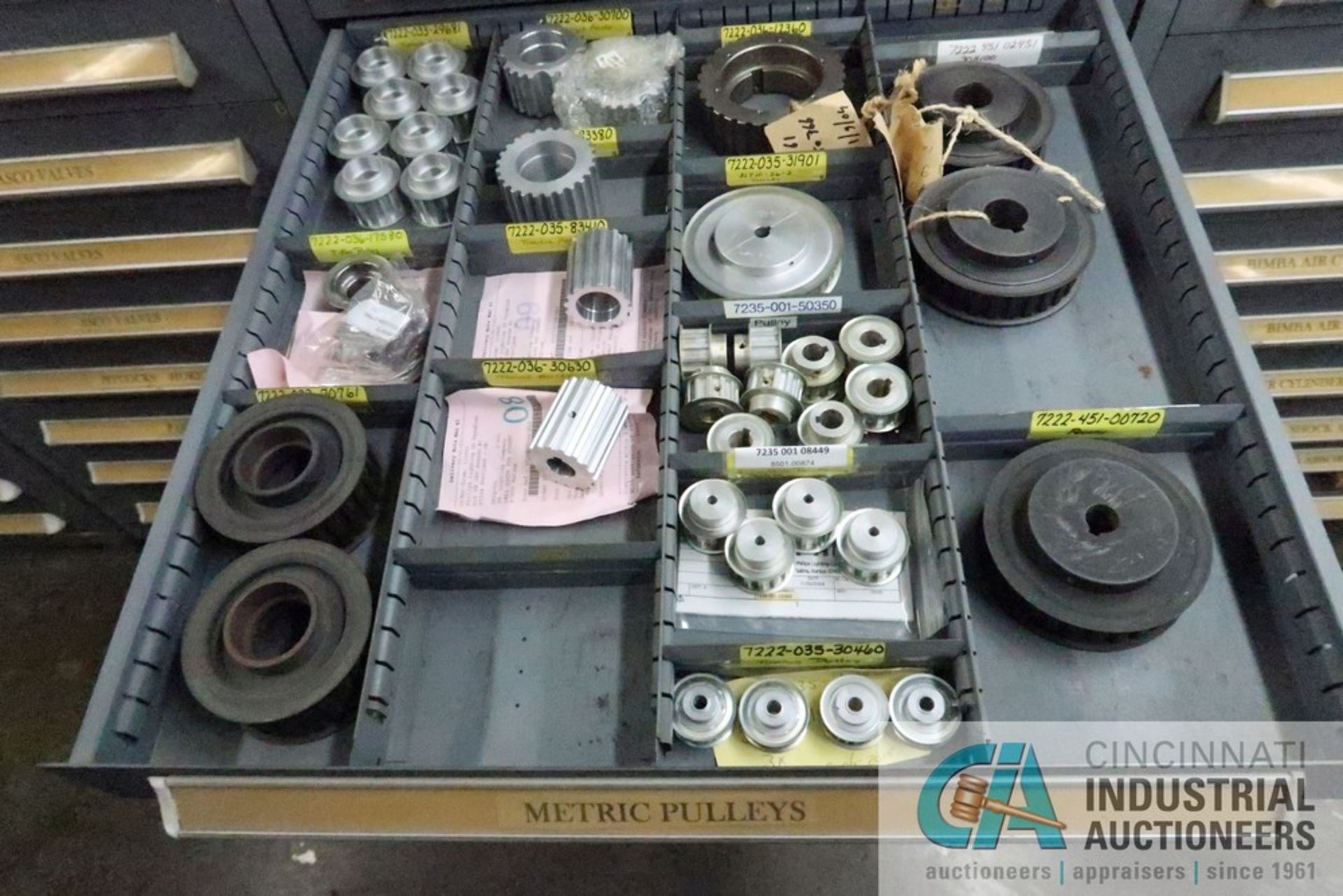 14-DRAWER LISTA CABINET WITH CONTENTS INCLUDING MISCELLANEOUS METRIC SPROCKETS, PULLEYS, BUSHING ( - Image 7 of 14