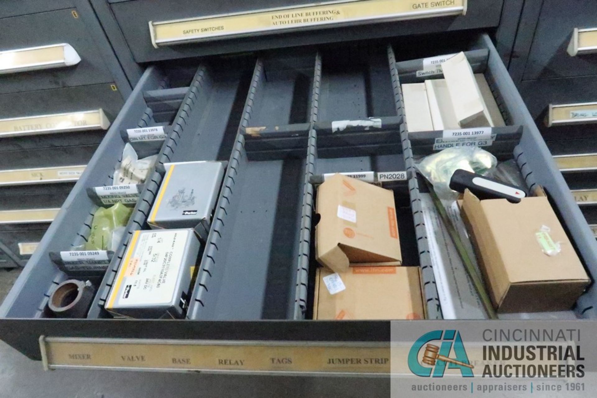 9-DRAWER LISTA CABINET WITH CONTENTS INCLUDING MISCELLANEOUS GAS VALVES, IGNITERS, SWITCHES, PHOTO - Image 7 of 10