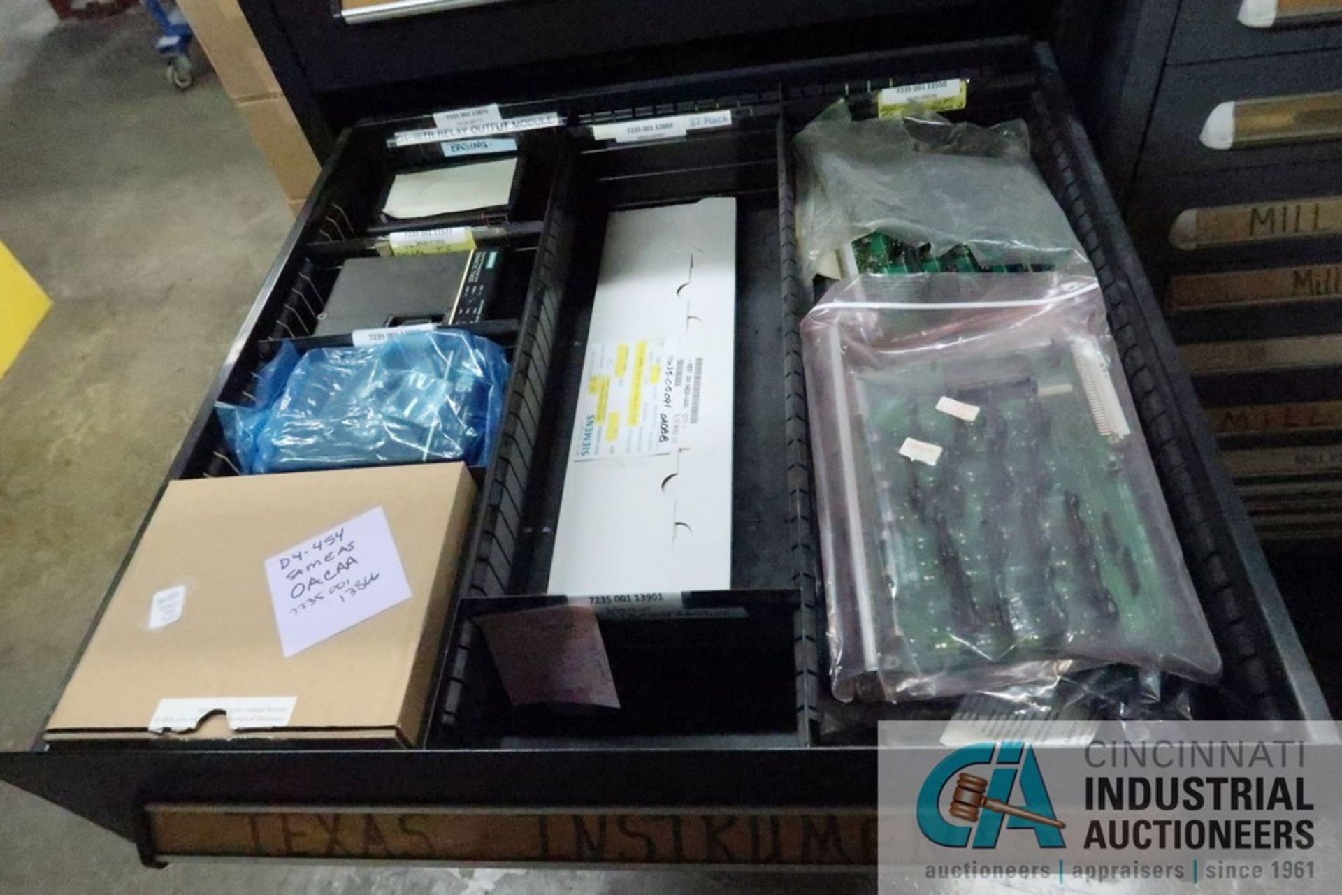 7-DRAWER VIDMAR CABINET WITH CONTENTS INCLUDING MISCELLANEOUS SIEMENS AND TEXAS INSTRUMENTS - Image 5 of 8