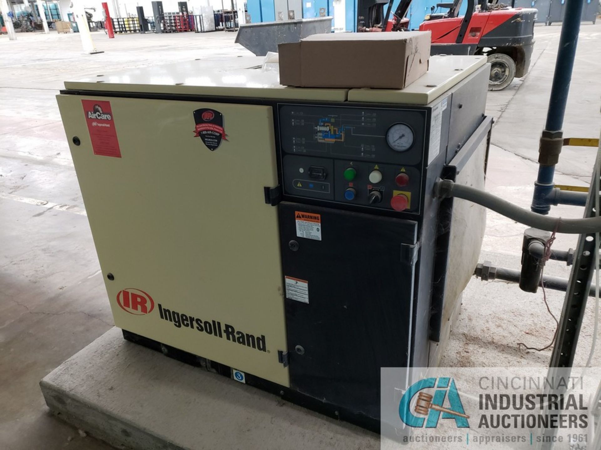 30-HP INGERSOLL RAND UP6-30-125 AIR COMPRESSOR; S/N PA42300432D, 265 HOURS SHOWING ON ANALOG METER