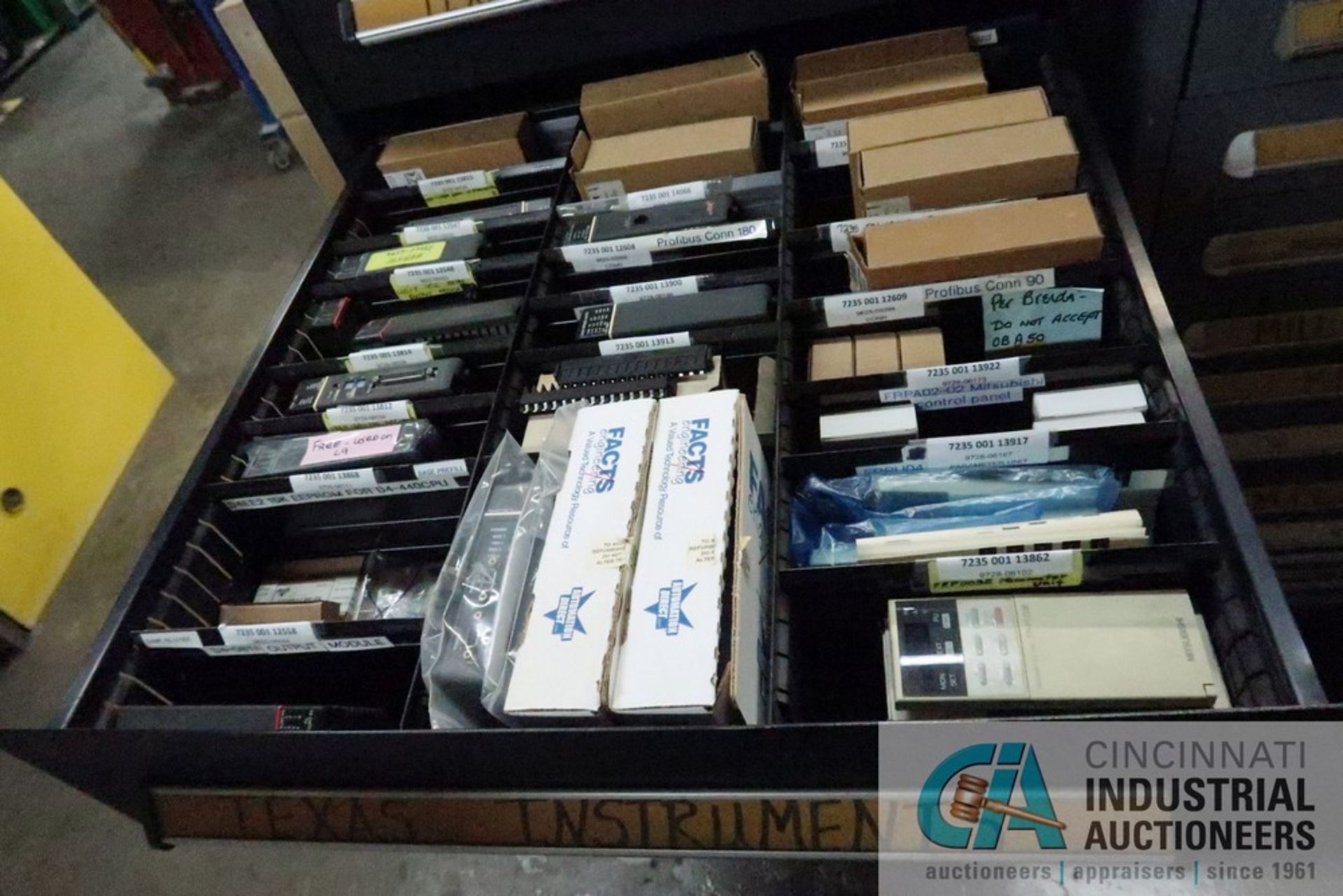 7-DRAWER VIDMAR CABINET WITH CONTENTS INCLUDING MISCELLANEOUS SIEMENS AND TEXAS INSTRUMENTS - Image 4 of 8