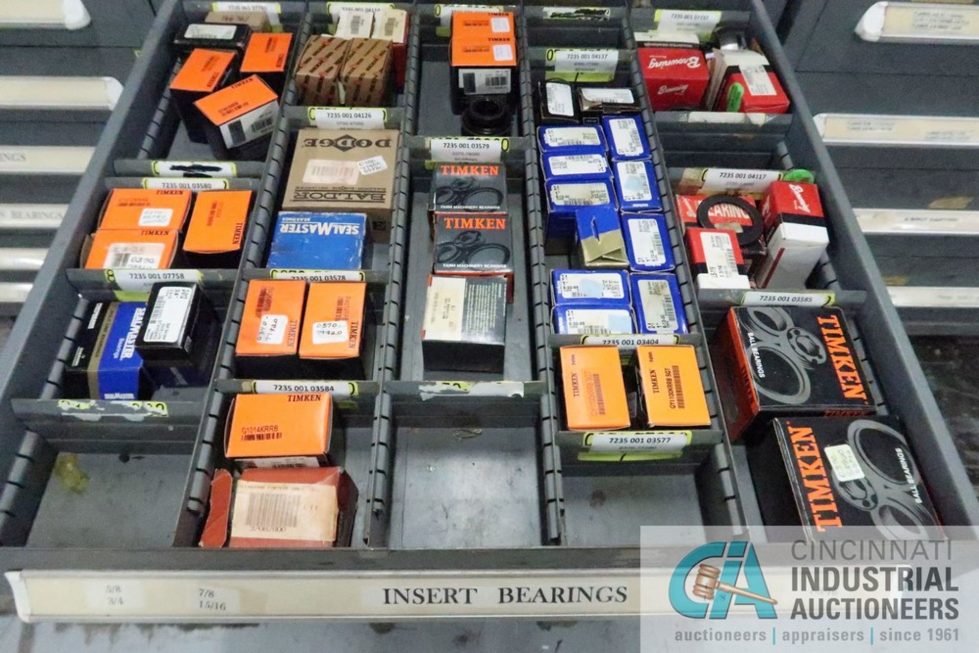 14-DRAWER VIDMAR CABINET WITH CONTENTS INCLUDING MISCELLANEOUS HEM RODS AND INSERT BEARINGS (CABINET - Image 9 of 14