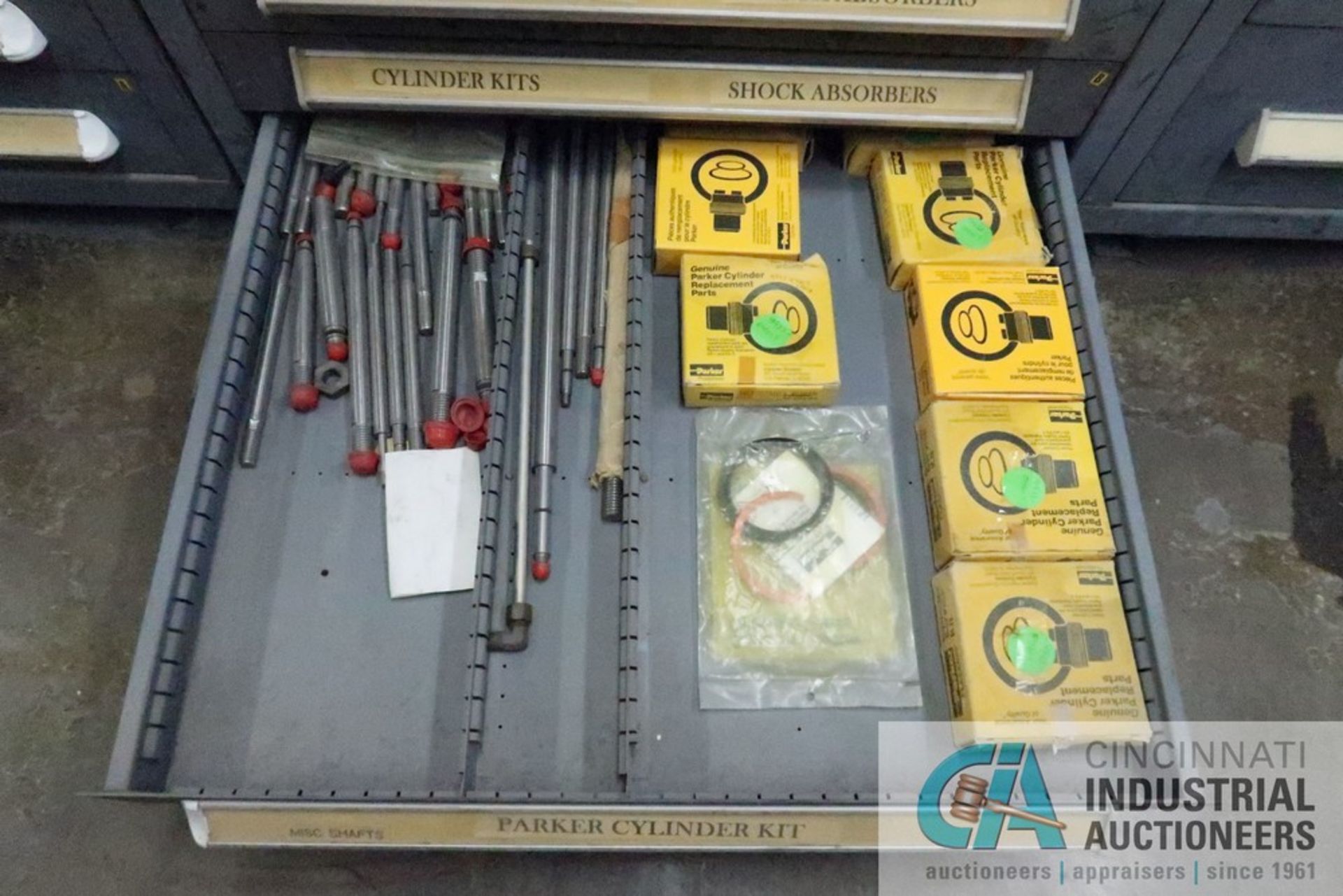 12-DRAWER VIDMAR CABINET WITH CONTENTS INCLUDING MISCELLANEOUS CYLINDERS AND CYLINDER PARTS (CABINET - Image 13 of 13