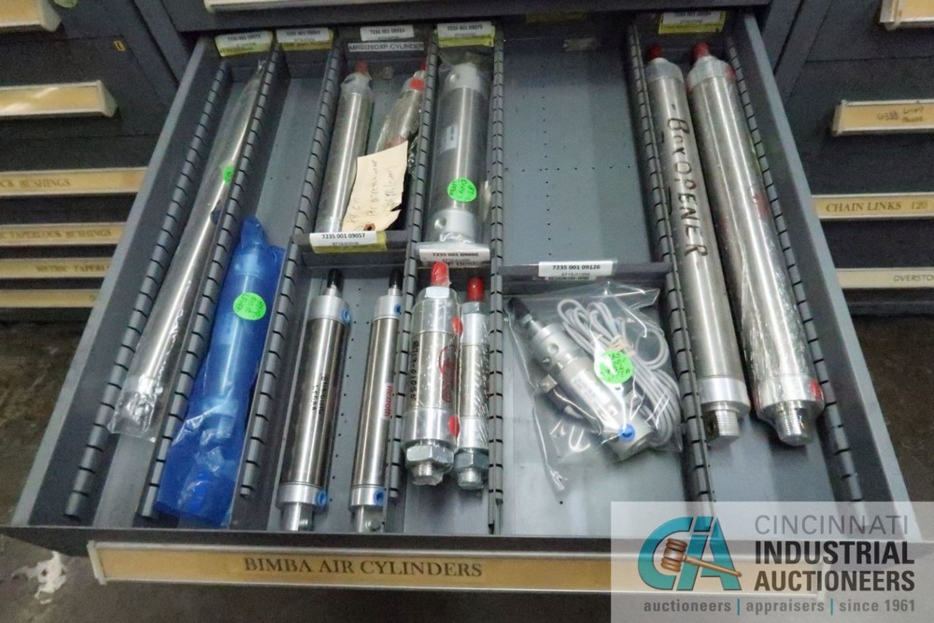 12-DRAWER VIDMAR CABINET WITH CONTENTS INCLUDING MISCELLANEOUS CYLINDERS AND CYLINDER PARTS (CABINET - Image 8 of 13
