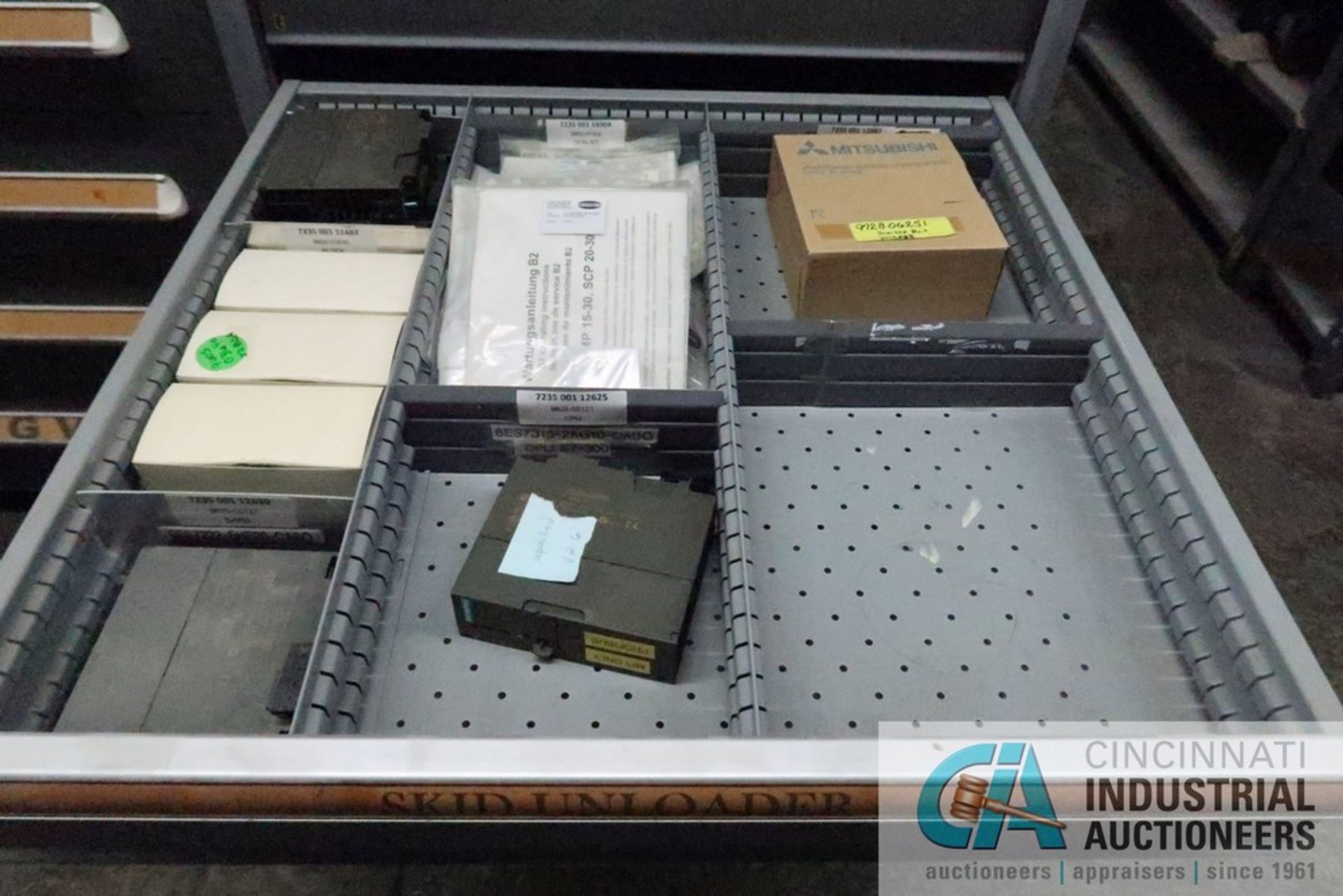 11-DRAWER LISTA CABINET WITH CONTENTS INCLUDING MISCELLANEOUS SKID UNLOADER PARTS (CABINET WM) - Image 8 of 11