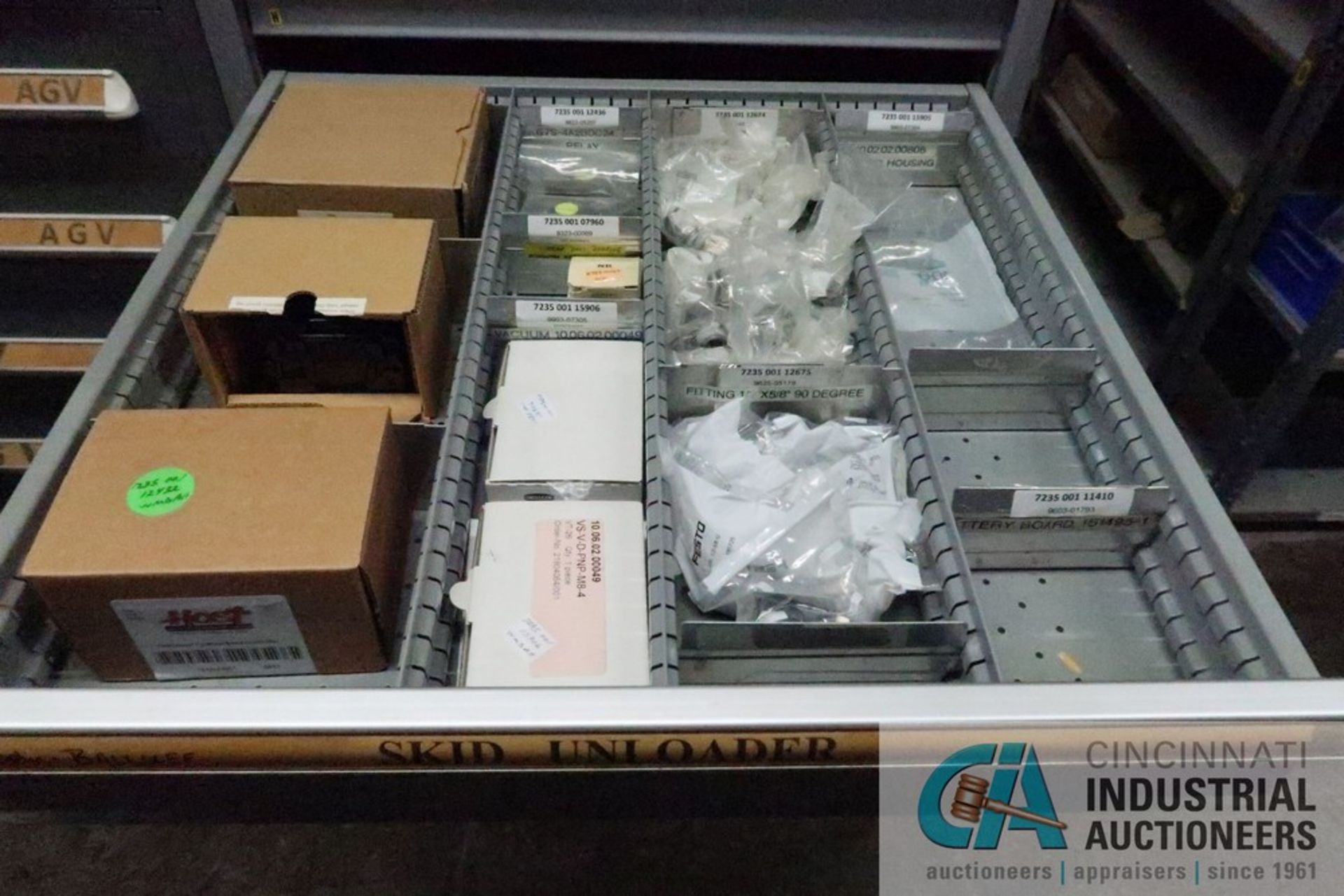 11-DRAWER LISTA CABINET WITH CONTENTS INCLUDING MISCELLANEOUS SKID UNLOADER PARTS (CABINET WM) - Image 5 of 11