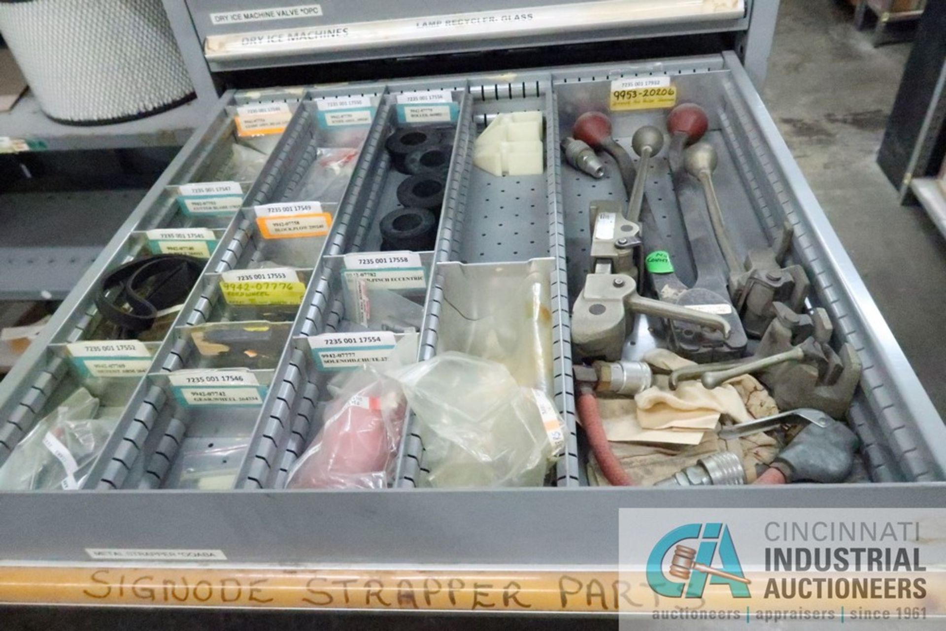 11-DRAWER LISTA CABINET WITH CONTENTS INCLUDING MISCELLANEOUS PARTS FOR SANDBLASTER, DRY ICE - Image 4 of 11