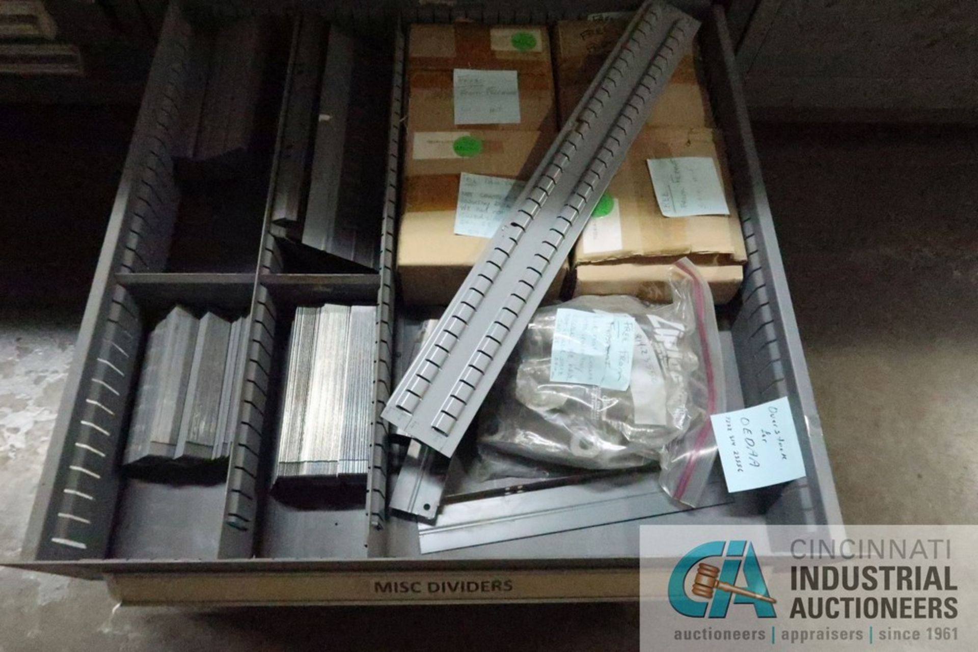 11-DRAWER VIDMAR CABINET WITH CONTENTS INCLUDING MISCELLANEOUS STANLEY AND VIDMAR DIVIDERS, FACE - Image 12 of 12