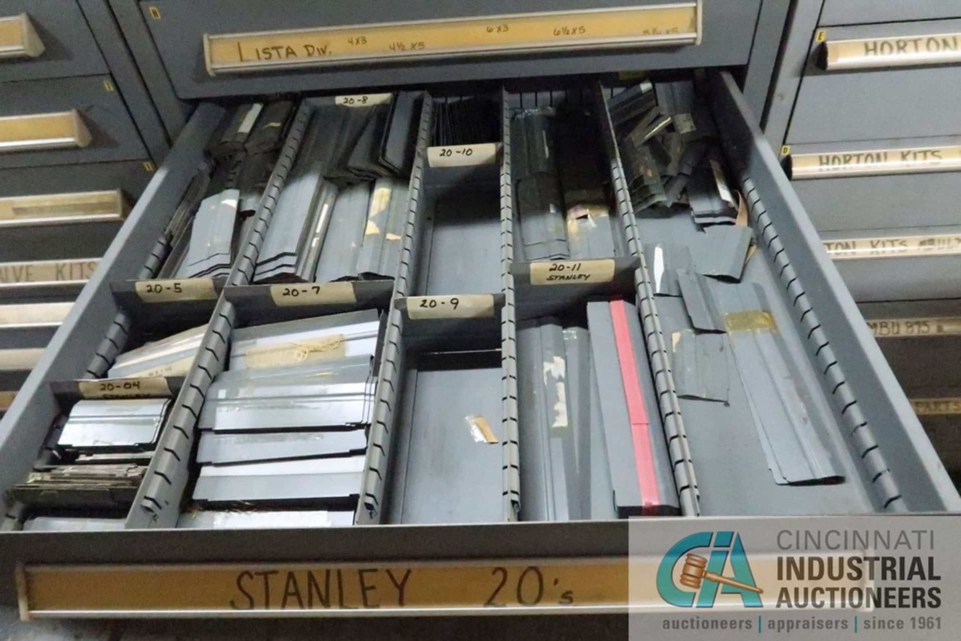 11-DRAWER VIDMAR CABINET WITH CONTENTS INCLUDING MISCELLANEOUS STANLEY AND VIDMAR DIVIDERS, FACE - Image 6 of 12