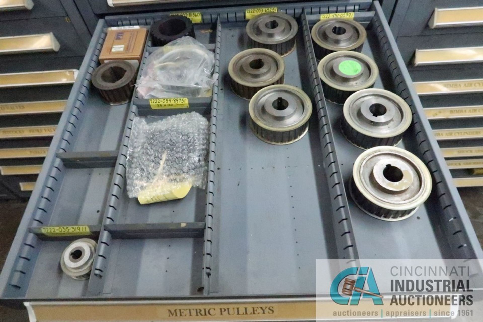 14-DRAWER LISTA CABINET WITH CONTENTS INCLUDING MISCELLANEOUS METRIC SPROCKETS, PULLEYS, BUSHING ( - Image 8 of 14