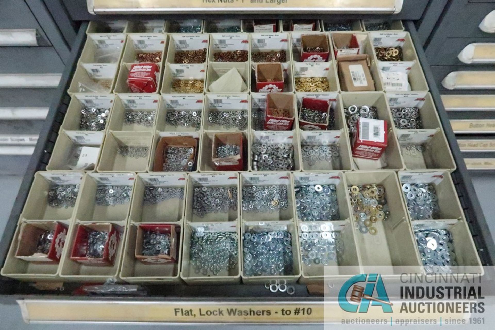 (LOT) 13-DRAWER VIDMAR CABINET WITH CONTENTS INCLUDING WING NUTS, HEX NUTS, LOCK WASHERS (CABINET - Image 10 of 14