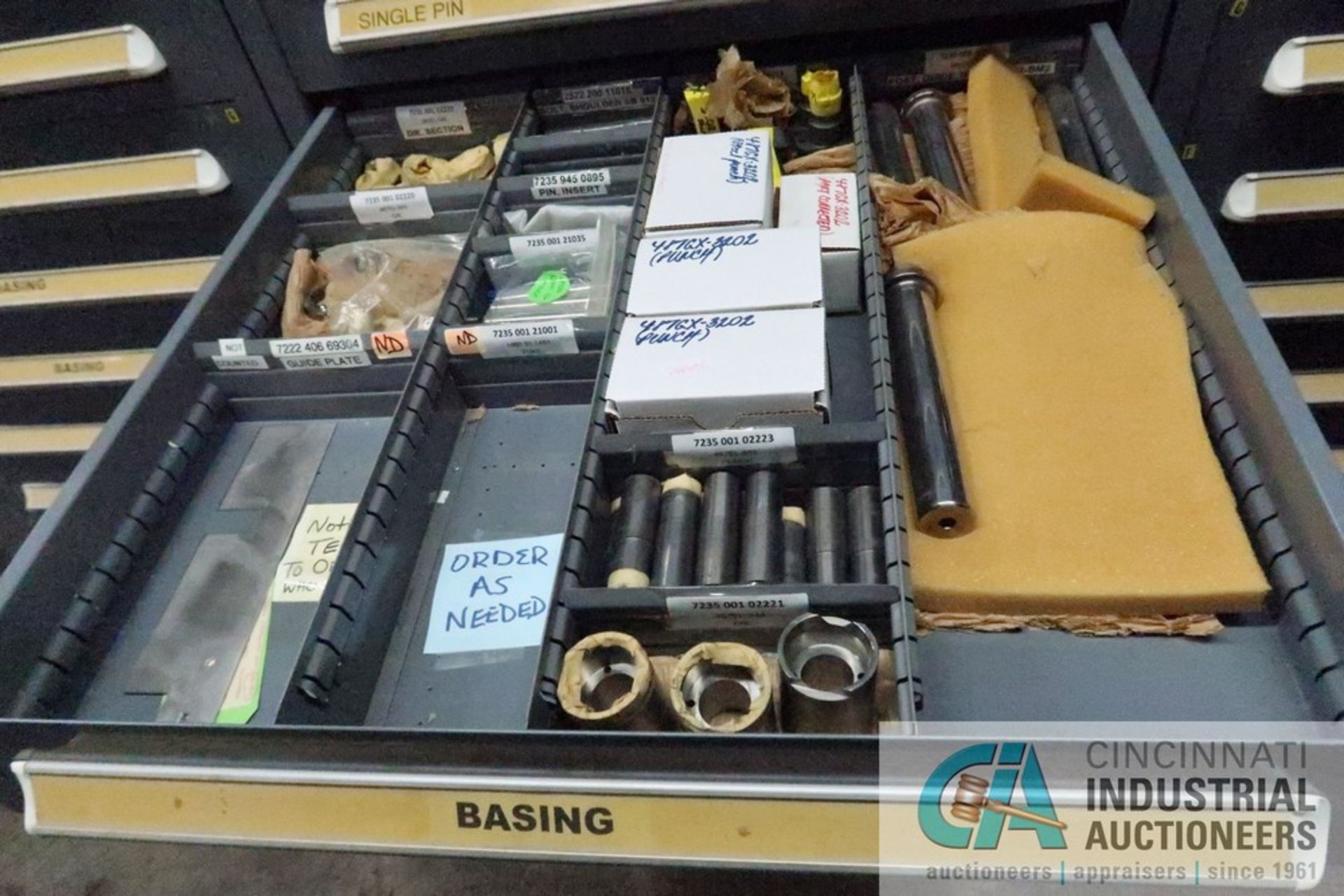 11-DRAWER VIDMAR CABINET WITH CONTENTS INCLUDING MISCELLANEOUS BASING DIE TOOLING, PINS, SPRINGS, - Image 6 of 12