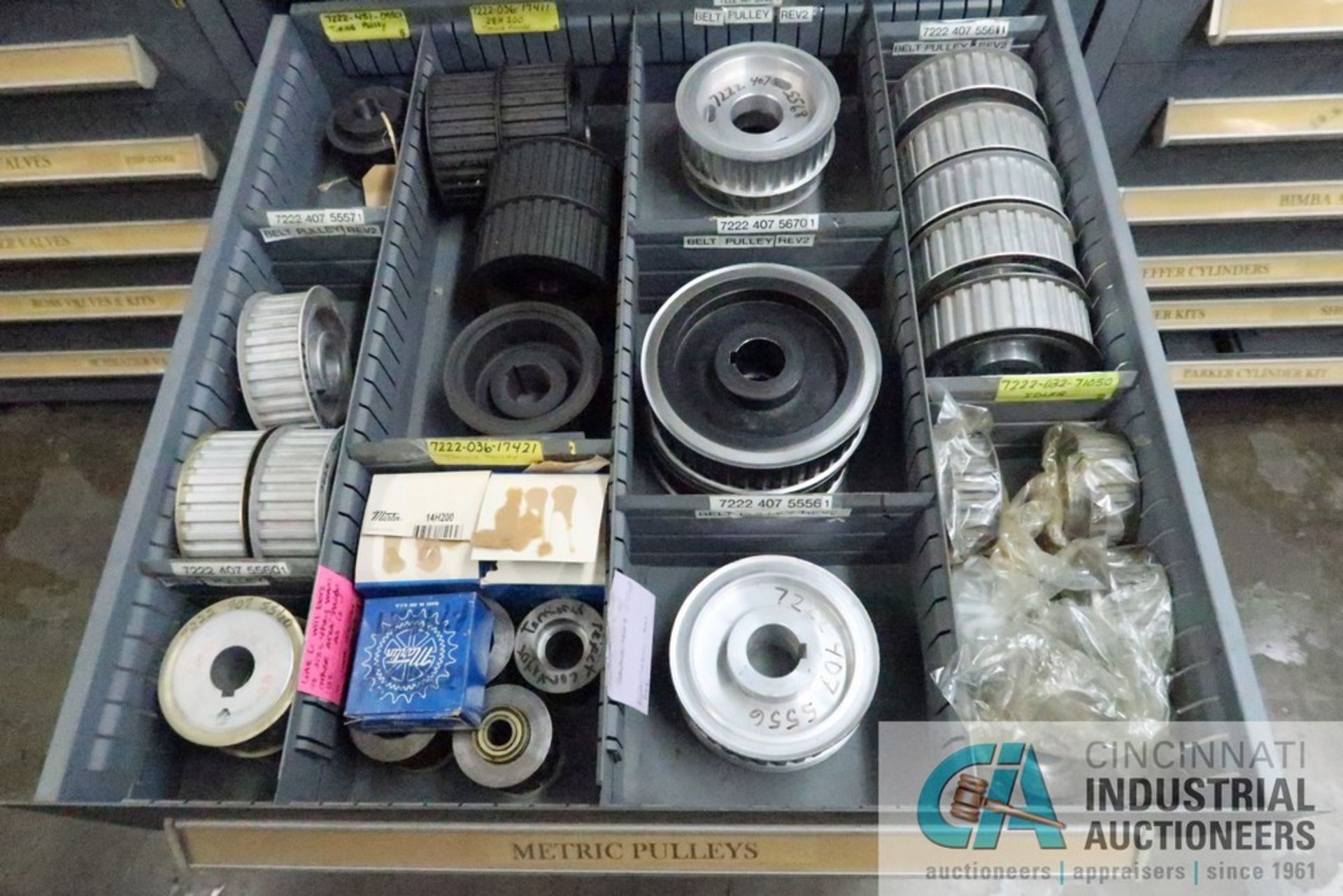 14-DRAWER LISTA CABINET WITH CONTENTS INCLUDING MISCELLANEOUS METRIC SPROCKETS, PULLEYS, BUSHING ( - Image 11 of 14