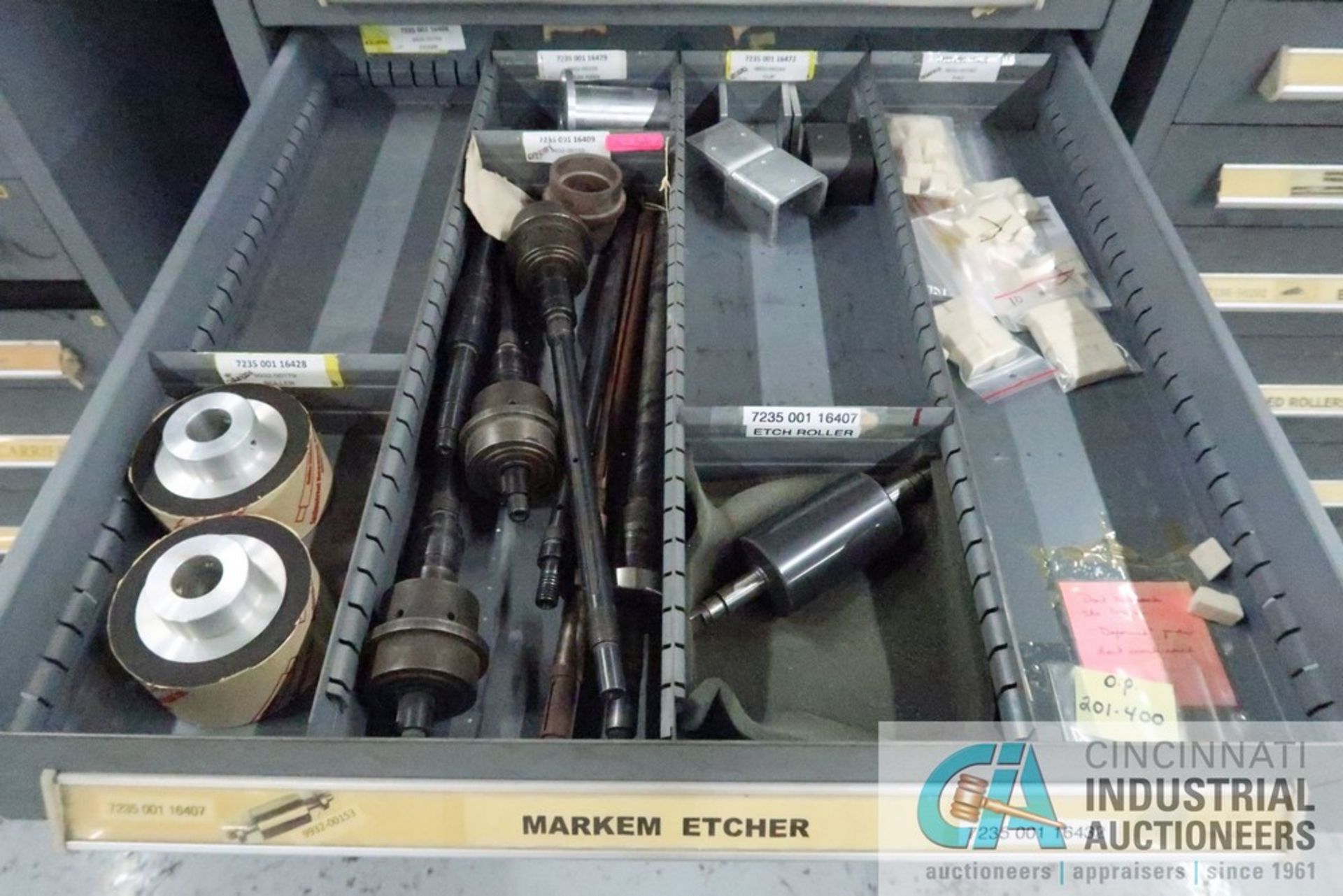 11-DRAWER VIDMAR CABINET WITH CONTENTS INCLUDING MISCELLANEOUS MARKER ETCHER PARTS, KNIVES, - Image 5 of 8