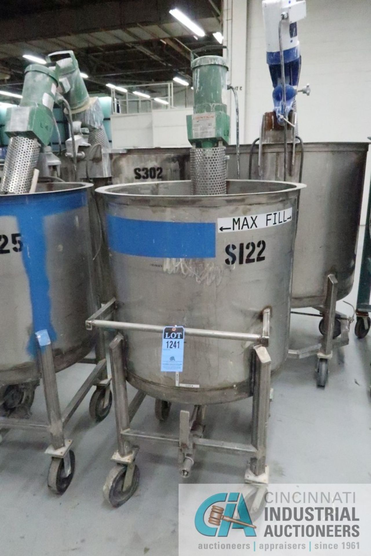 125 GALLON PORTABLE STAINLESS STEEL MIXING TANK WITH .43 HP LIGHTNIN MODEL XJ-30 AGITATOR, TANK