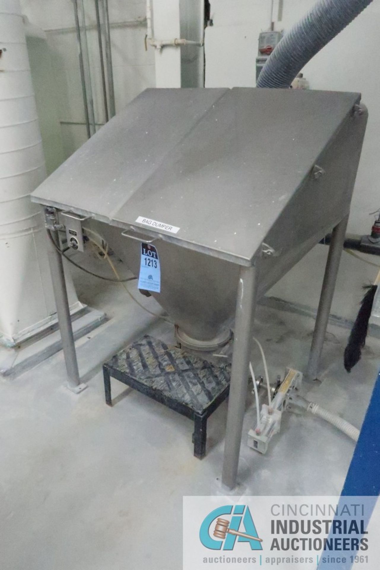 STAINLESS STEEL BAG DUMP HOPPER WITH PNEUAMTIC GATE