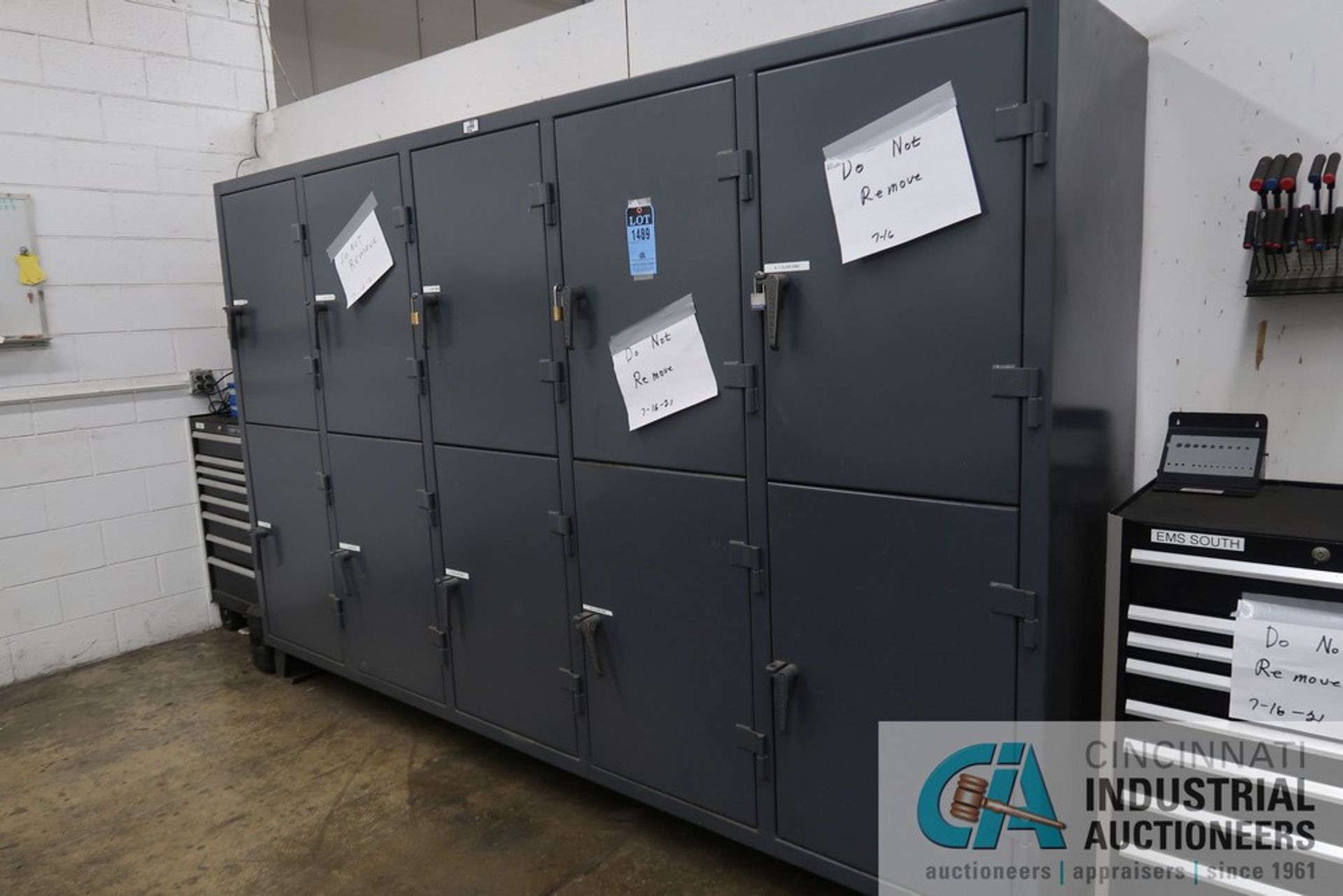 STRONGHOLD HEAVY DUTY TEN COMPARTMENT INDUSTRIAL LOCKER, 24" X 122" X 78" HIGH LOCKER SIZE, 21" X