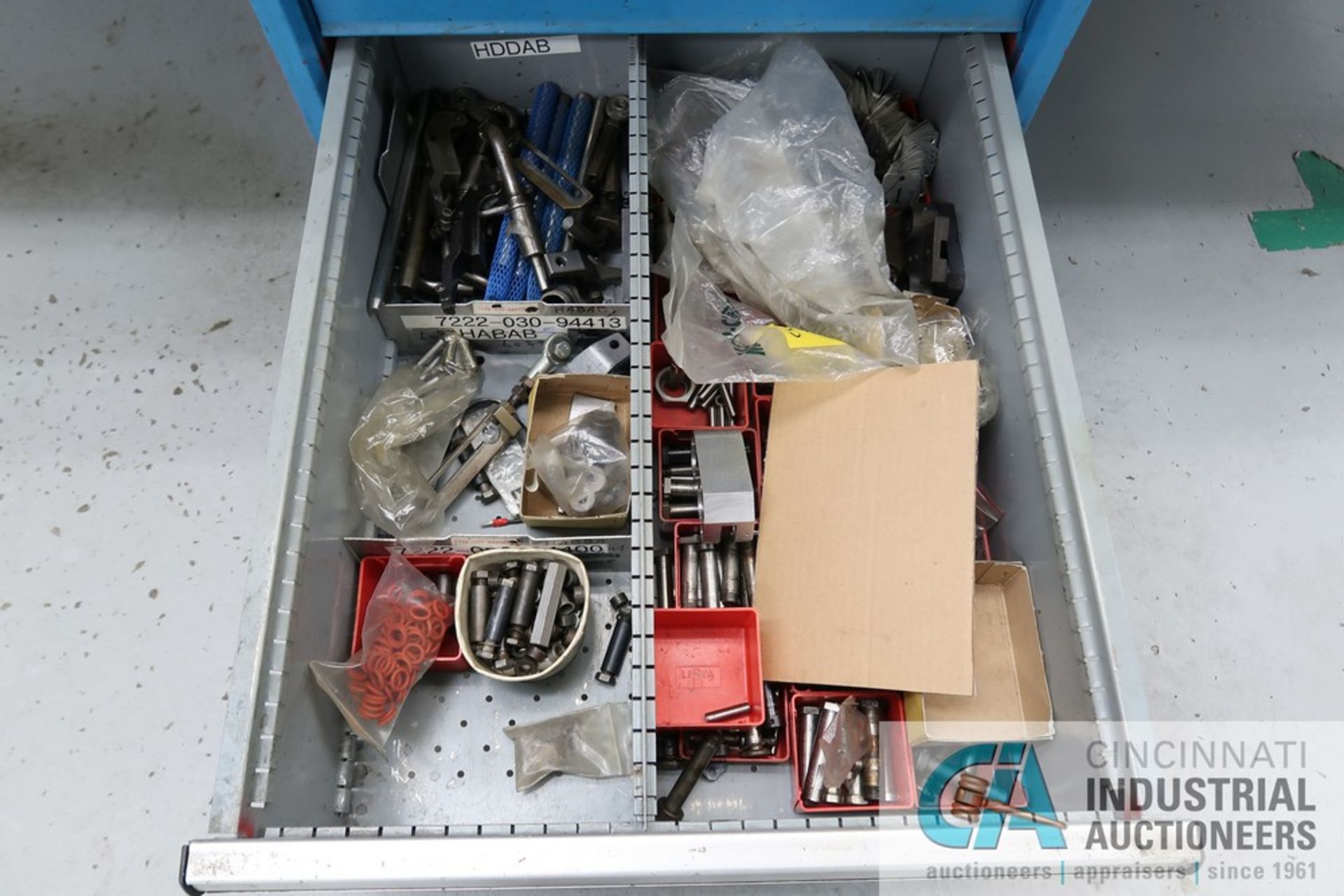 LISTA FIVE-DRAWER PARTS CABINET AND CONTENTS WITH MISCELLANEOUS HARDWARE AND PARTS - Image 6 of 13