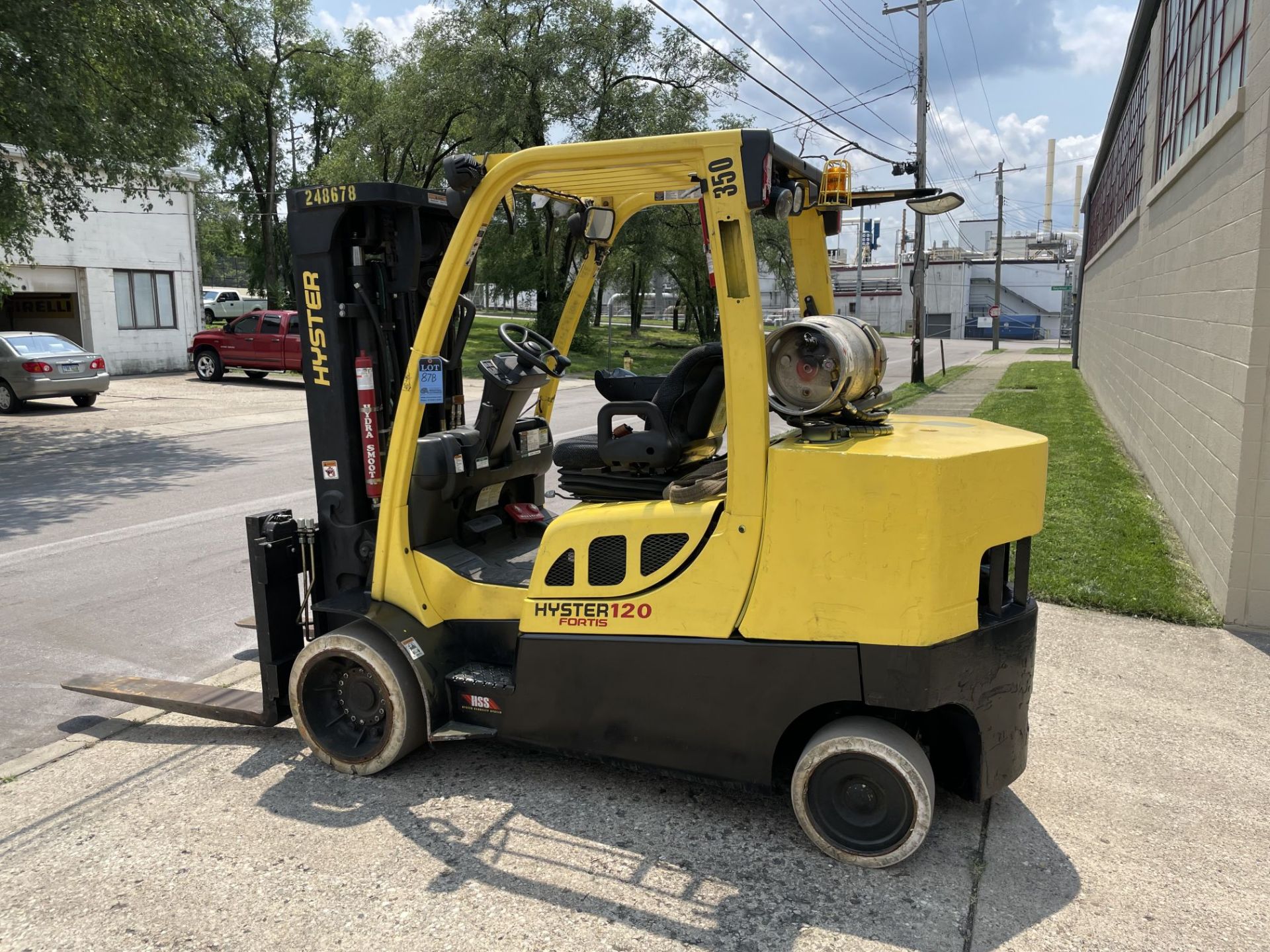 ****2015 - 12,000 LB. HYSTER MODEL S120FTS LP GAS CUSHION TIRE LIFT TRUCK; S/N H004V03838N - Image 3 of 15