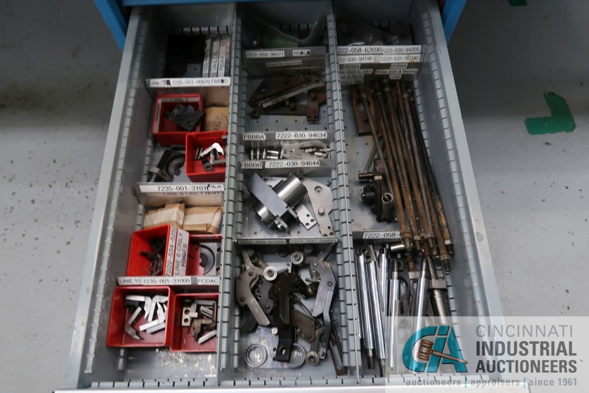 LISTA FIVE-DRAWER PARTS CABINET AND CONTENTS WITH MISCELLANEOUS HARDWARE AND PARTS - Image 5 of 13