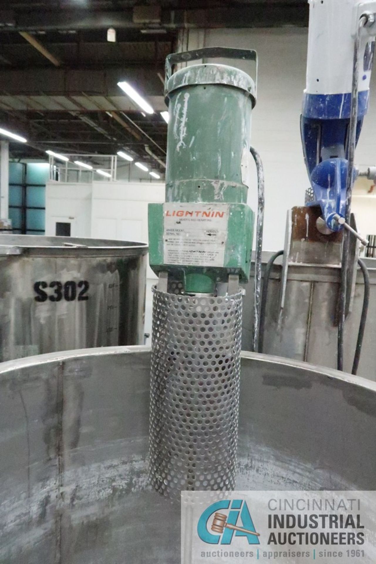 125 GALLON PORTABLE STAINLESS STEEL MIXING TANK WITH .43 HP LIGHTNIN MODEL XJ-30 AGITATOR, TANK - Image 2 of 4