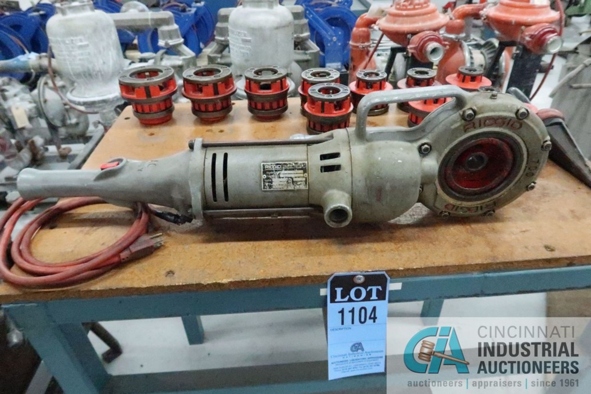 RIDGID MODEL 700 HAND ELECTRIC PIPE THEADER; S/N EE361620306, WITH (10) EXTRA DIE FROM 2"-1/8", PIPE - Image 2 of 5